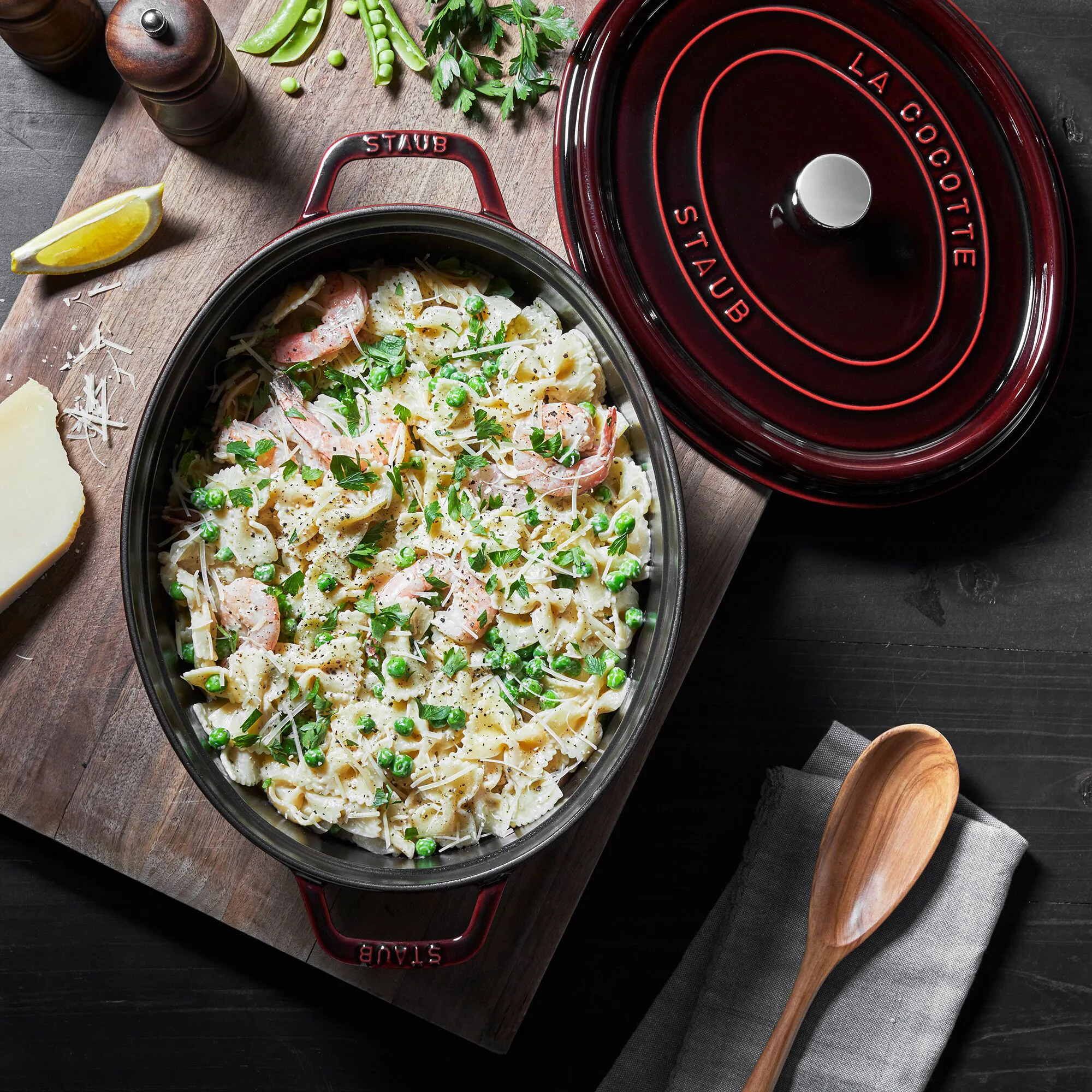 Staub La Cocotte oval cast iron pot 4.2 L from STAUB - NordicNest.com