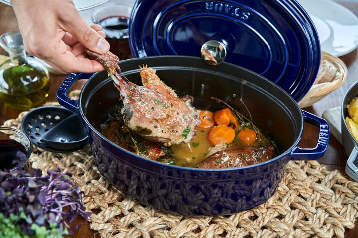 Staub La Cocotte oval cast iron pot 5.5 L, Dark blue STAUB