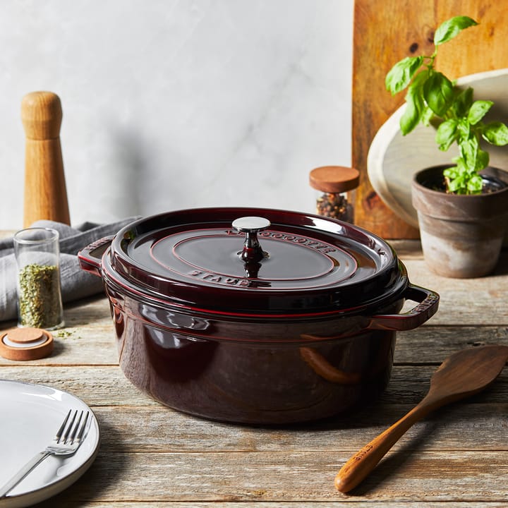 Staub La Cocotte oval cast iron pot 5.5 L, Grenadine red STAUB