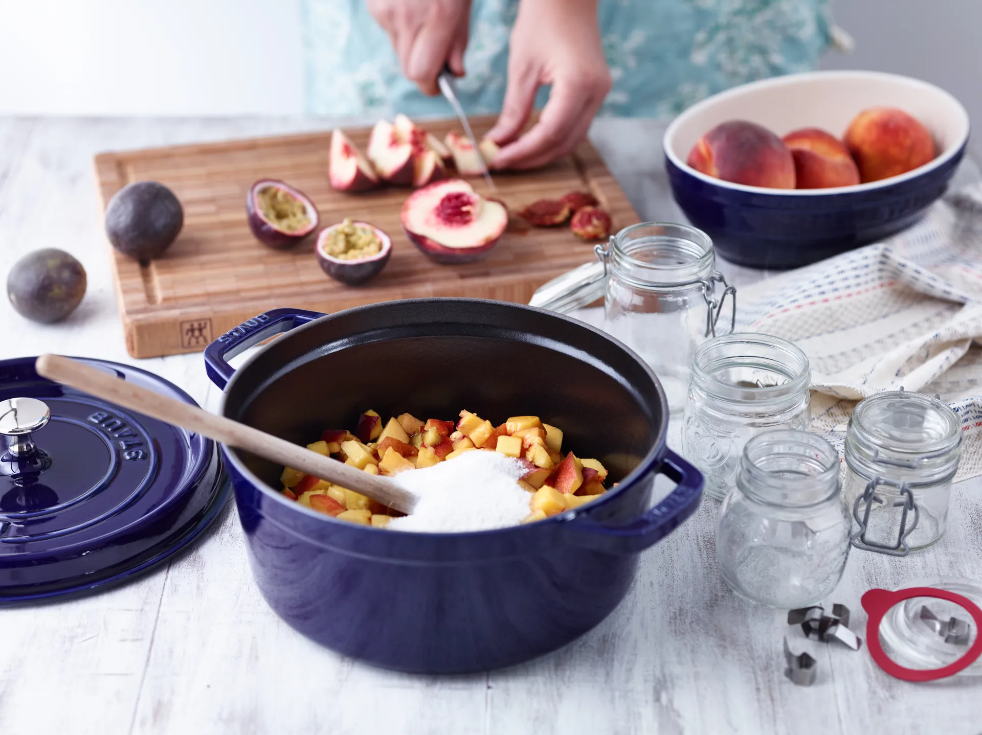 Staub La Cocotte round casserole cast iron 2.6 L, Dark blue STAUB