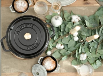 Staub La Cocotte round cast iron pot 2.2 L - Black - STAUB