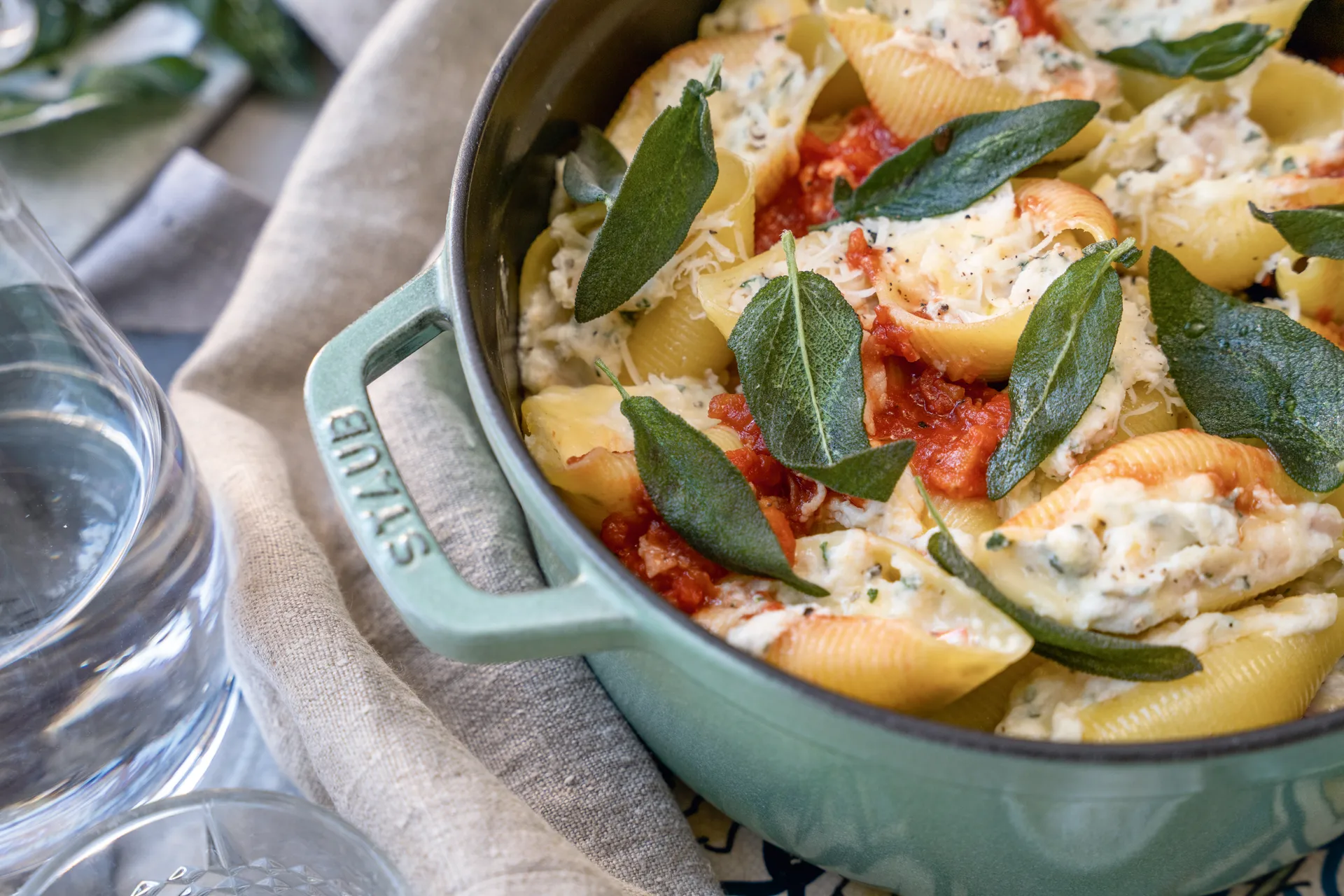 Staub round casserole dish 5.2 l, Salvia STAUB