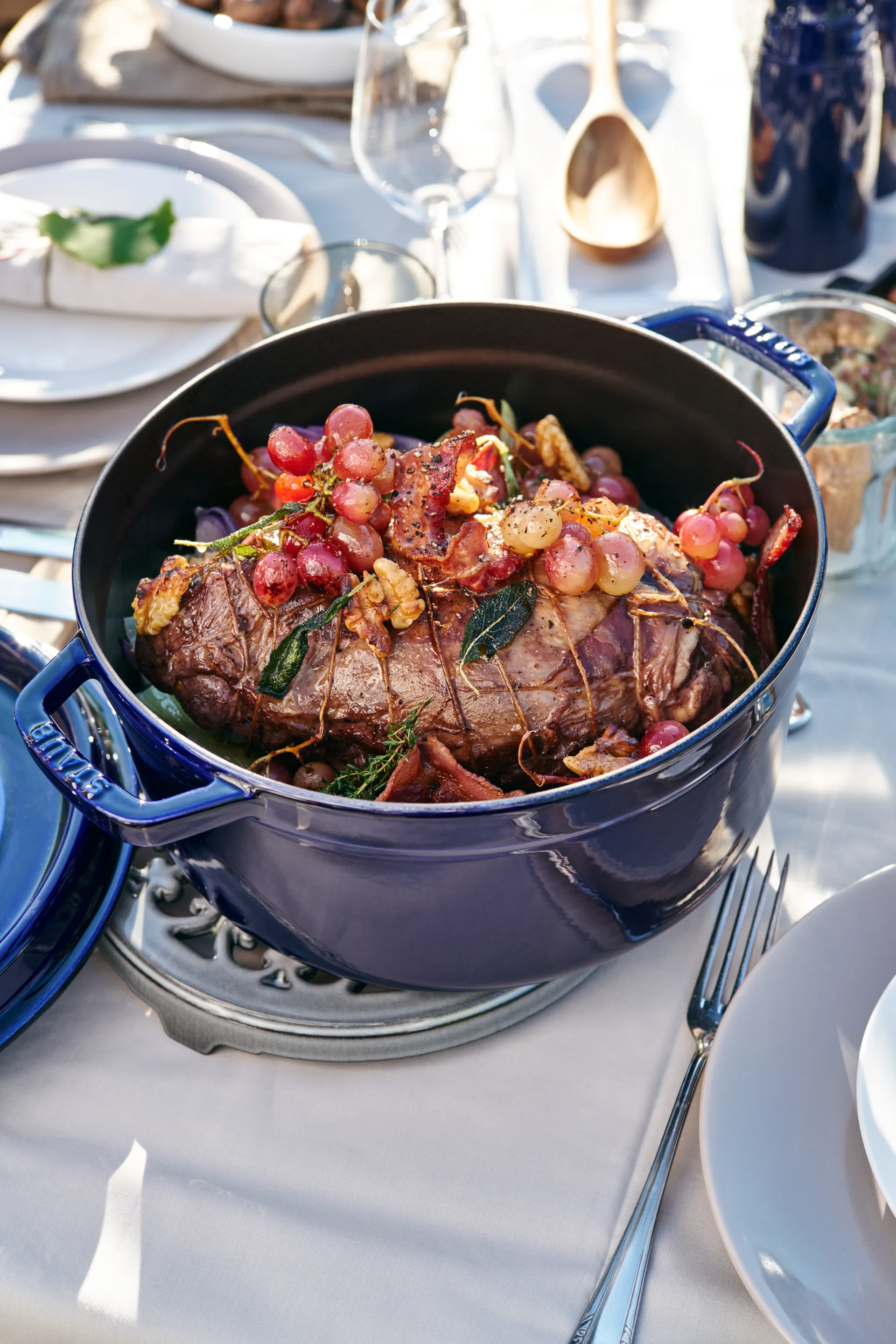 Staub round casserole dish. Three layers of enamel 5.2 l, dark blue STAUB