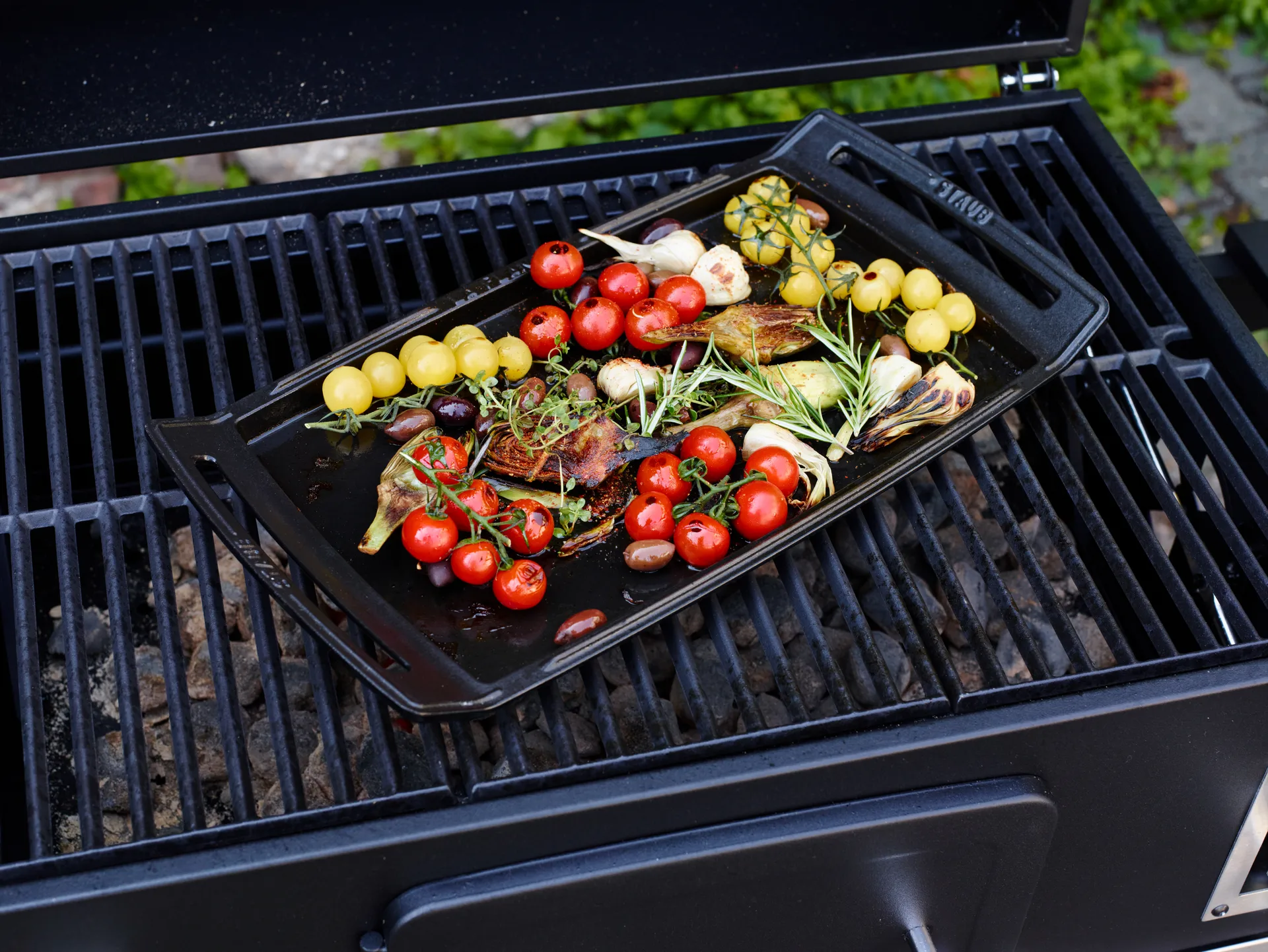 Staub Teppanyaki griddle with handles 38x25 cm, Black STAUB