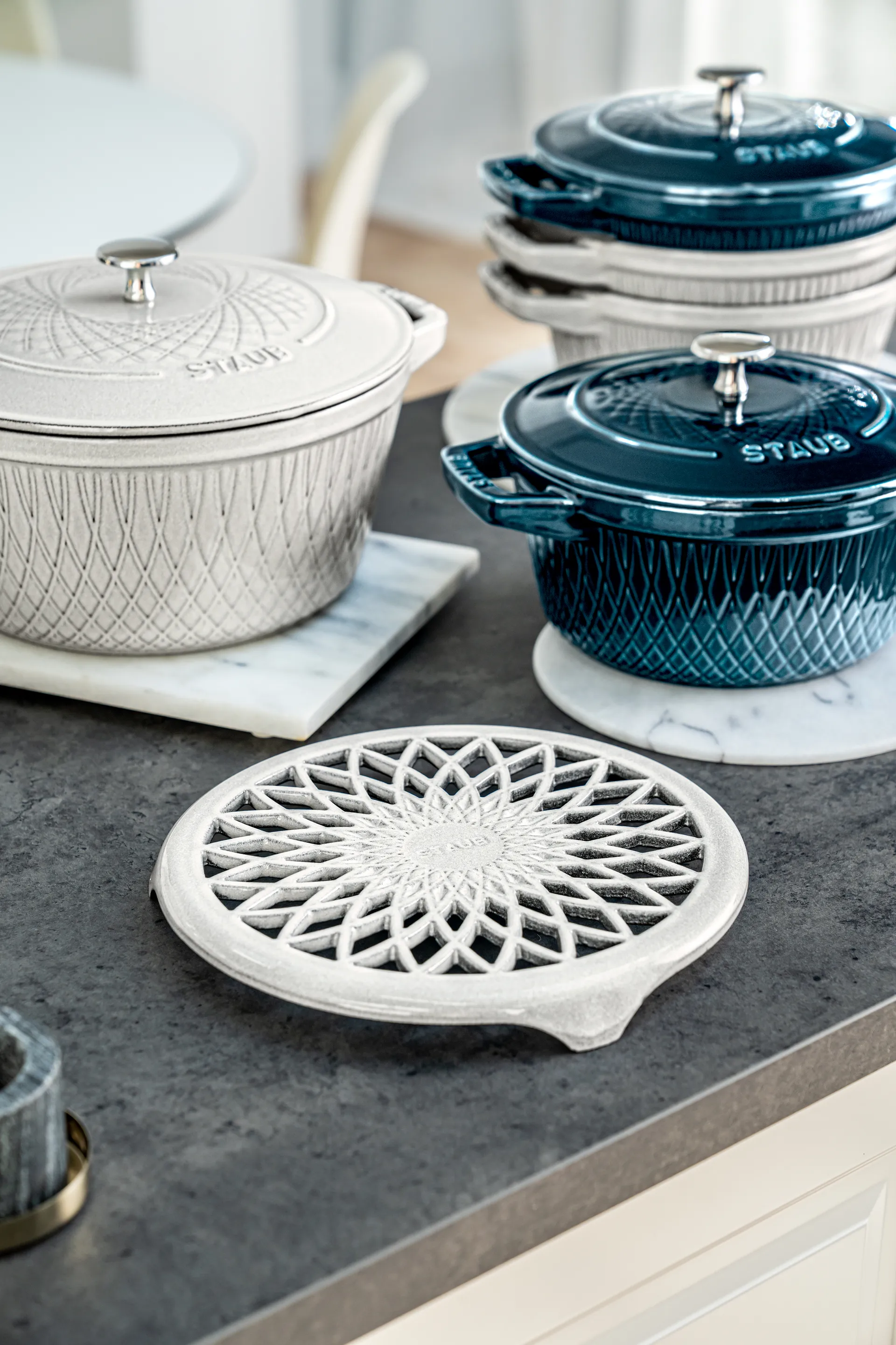 Staub Twister trivet 18.5x19 cm, White truffle STAUB