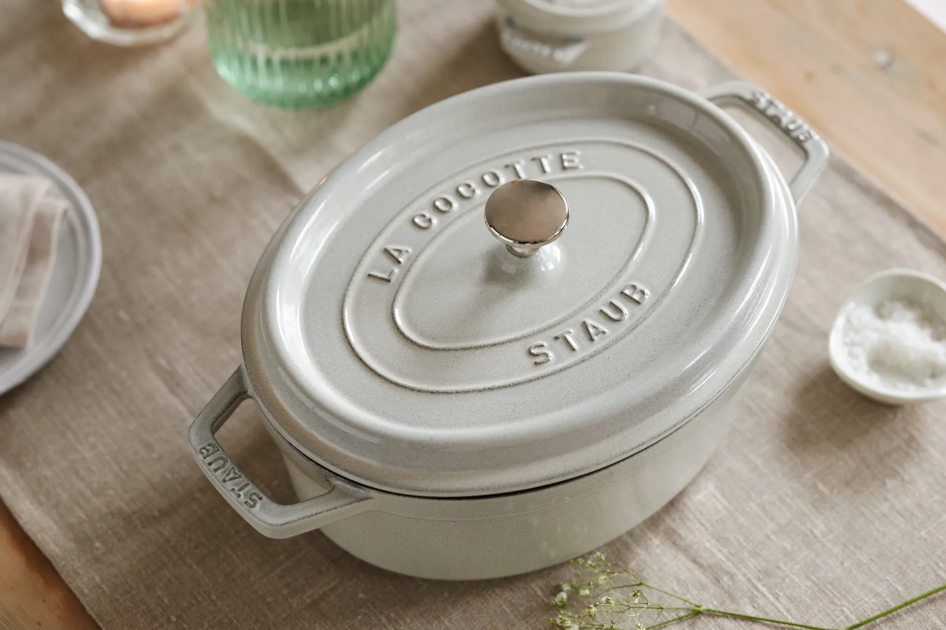 Staub White Truffle casserole oval, 4.2 l STAUB