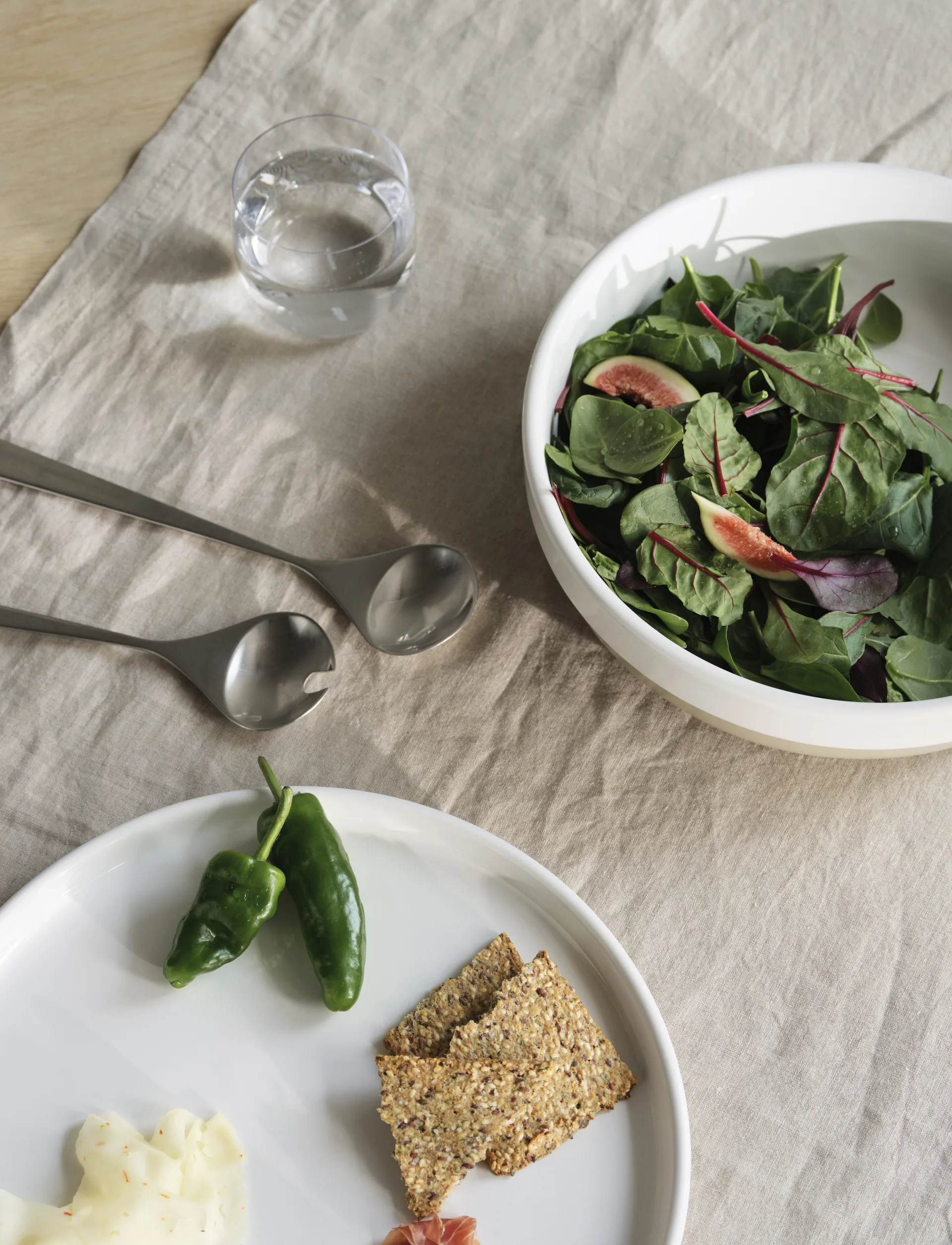 Agnes serving plate Ø30 cm, Sand-white Stelton