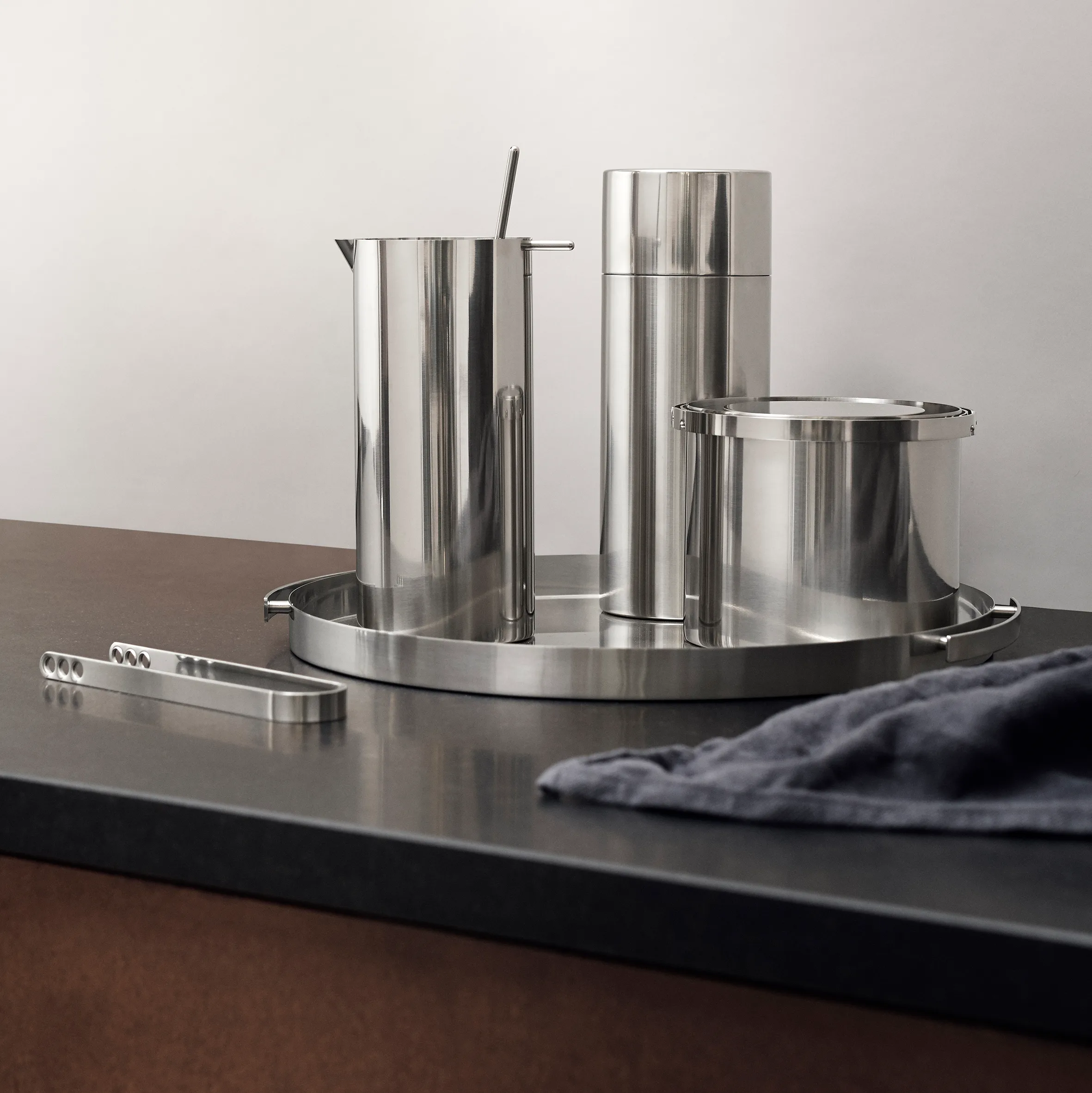 AJ cylinda-line cocktail jug 1 l from Stelton - NordicNest.com