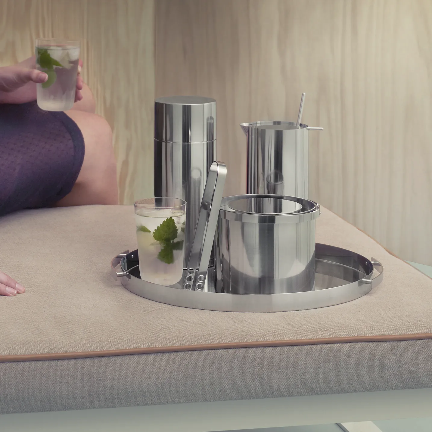 AJ cylinda-line cocktail jug 1 l from Stelton - NordicNest.com