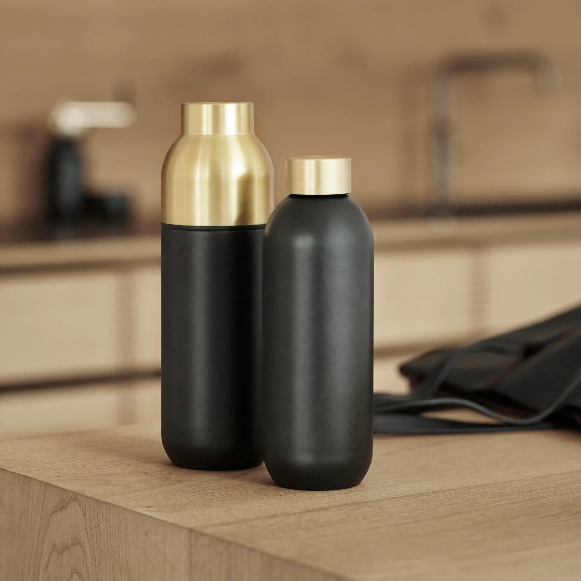 Collar thermo bottle 0.75 l, black Stelton