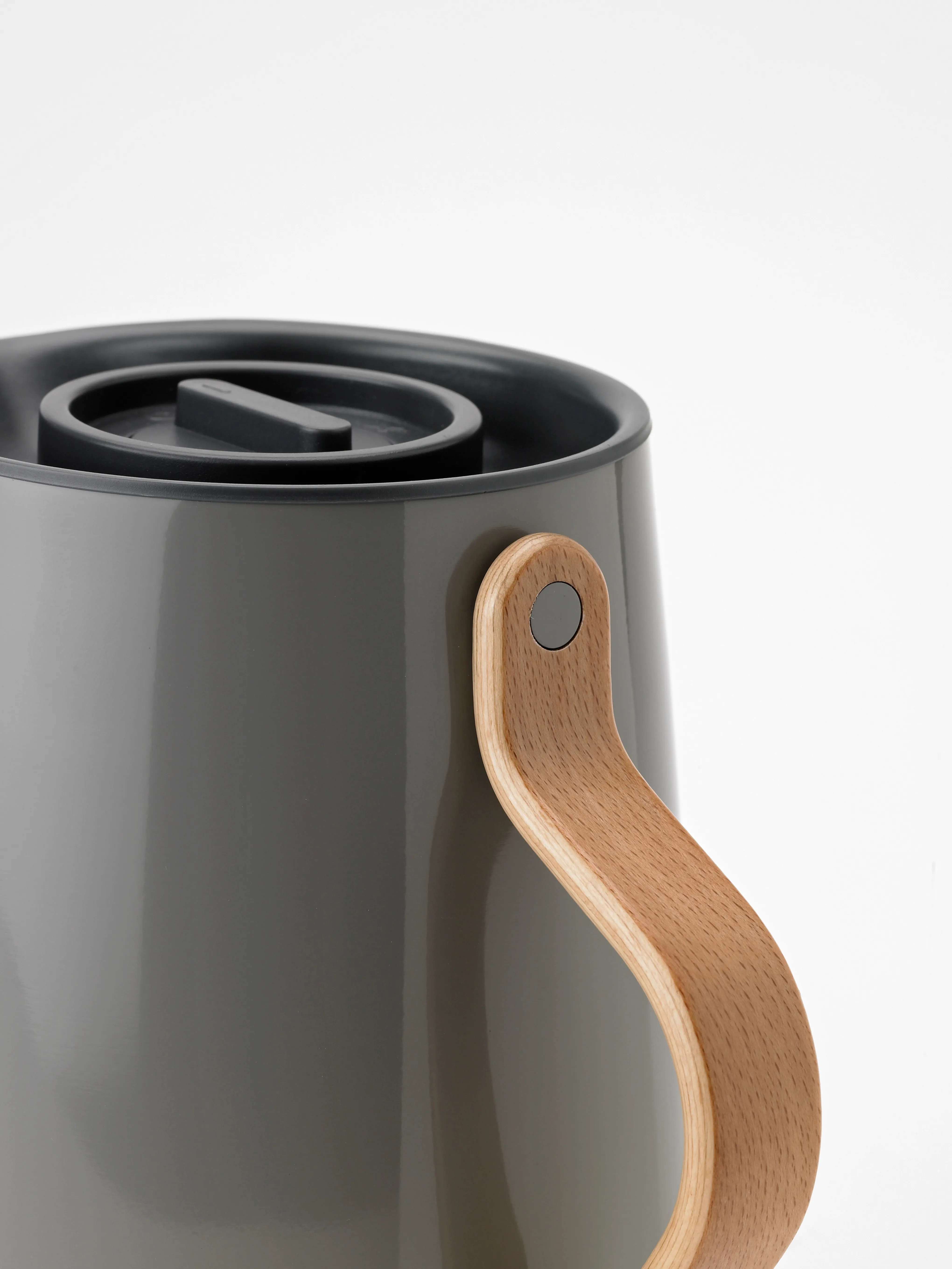 Emma tea vacuum jug from Stelton - NordicNest.com