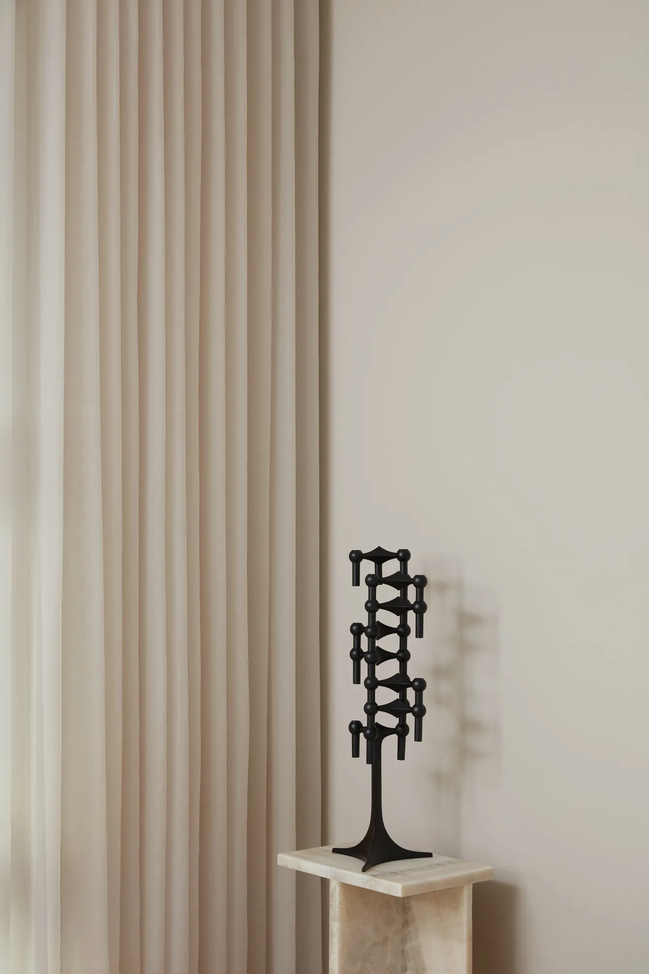 Nagel candle holder, matte black STOFF