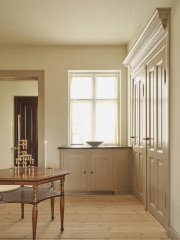 Nagel candle holder - Brushed brass - STOFF Nagel