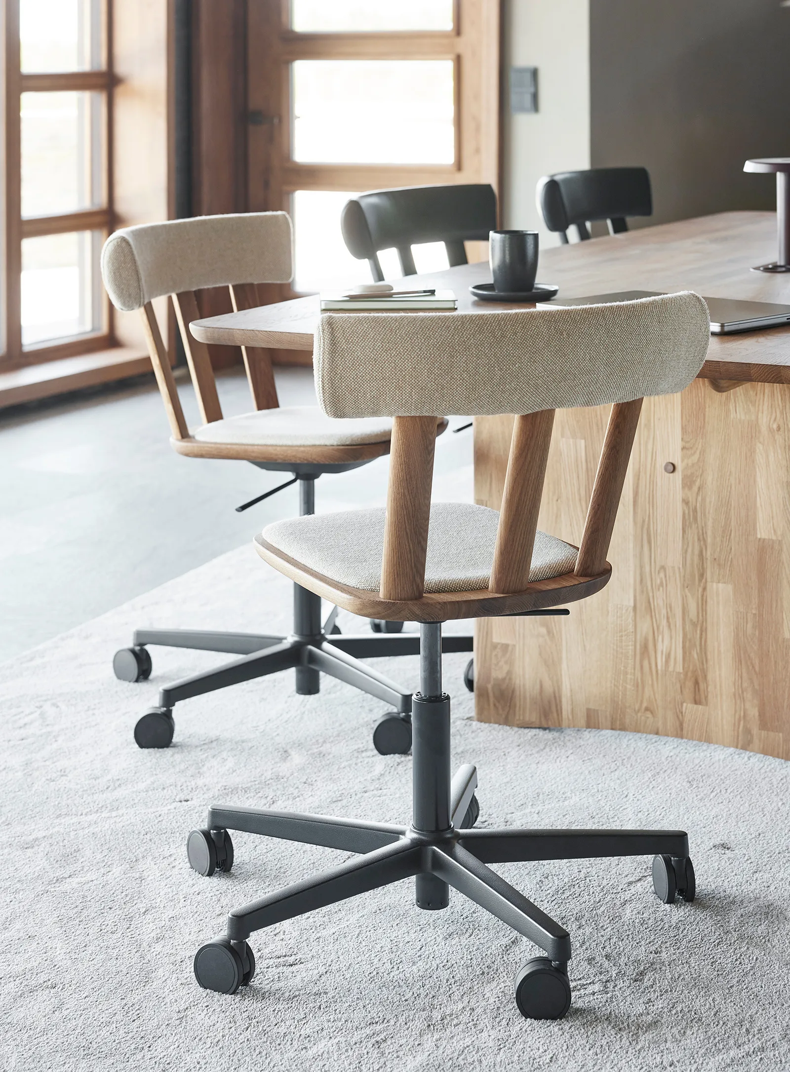 Alt chair swivel base upholstered seat oak, Hallingdal 65-220-natural oil Stolab