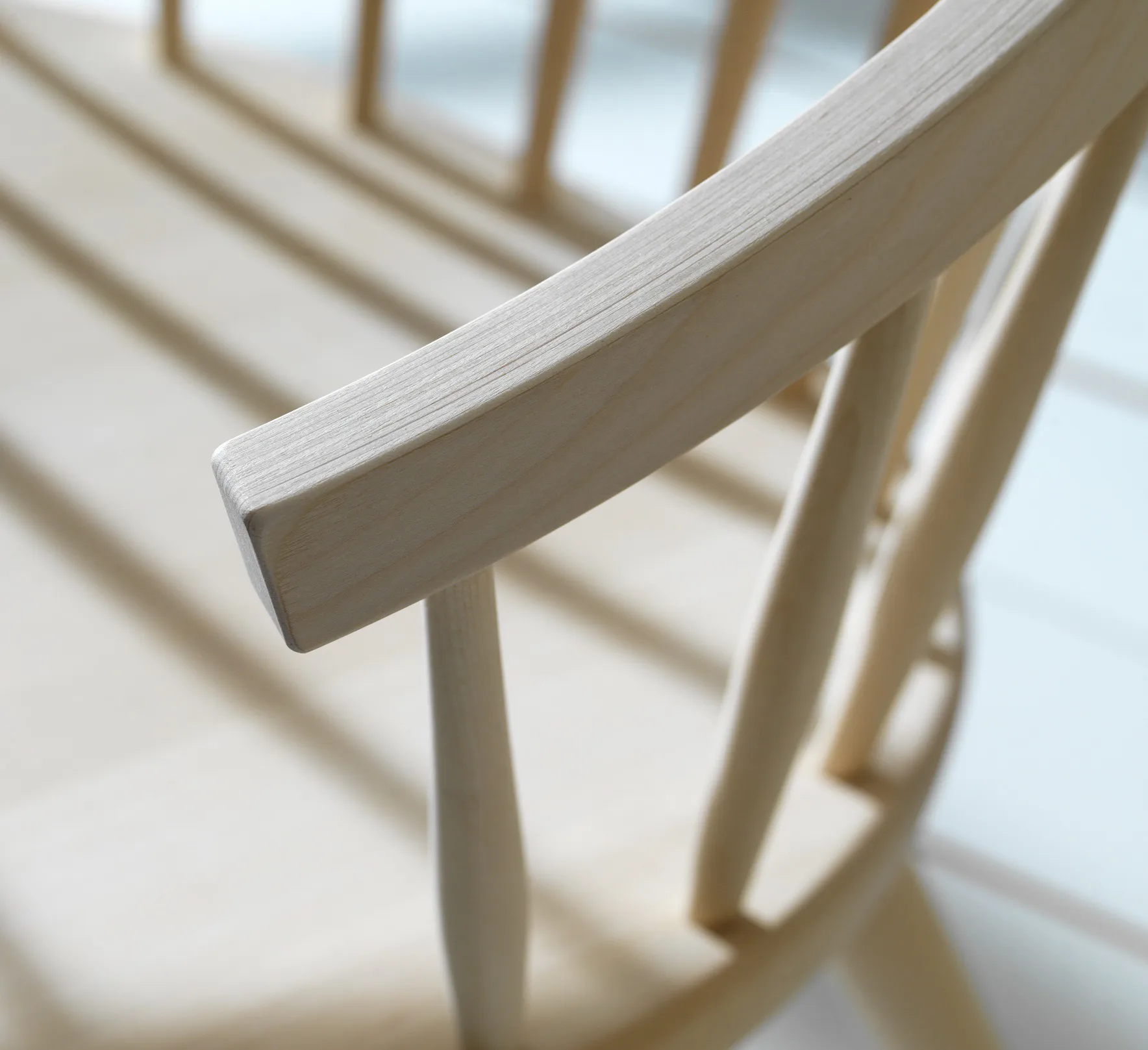 Arka lounge chair birch, Matte lacquer - light Stolab
