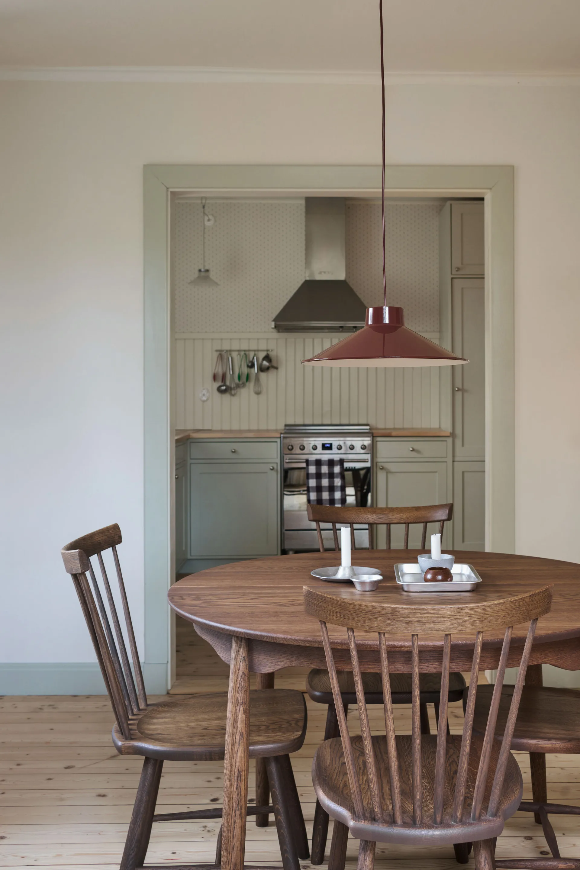 Carl dining table Ø115. divided, Chocolate brown oil Special Edition (oak), Ø115 cm Stolab