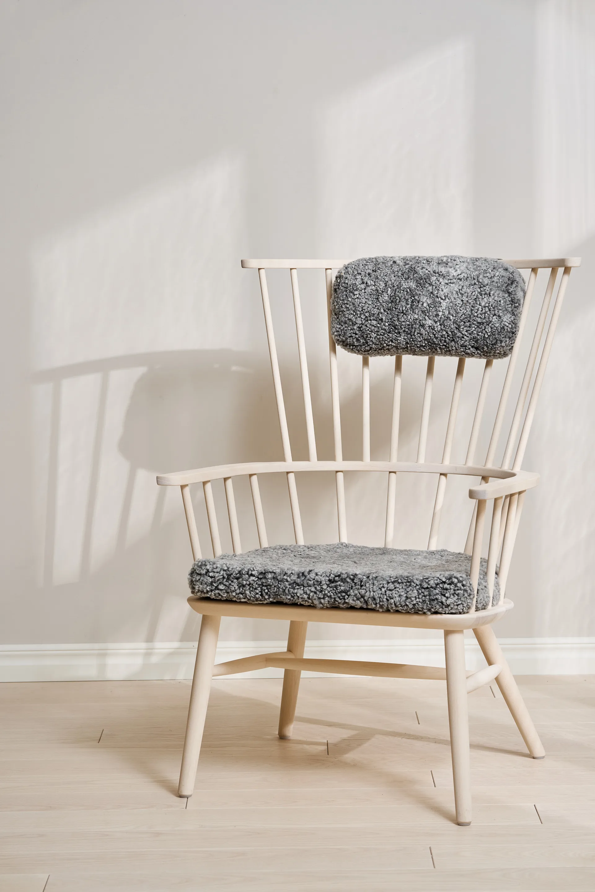 Henriette armchair cushion&headrest White oiled-Scand. grey Stolab