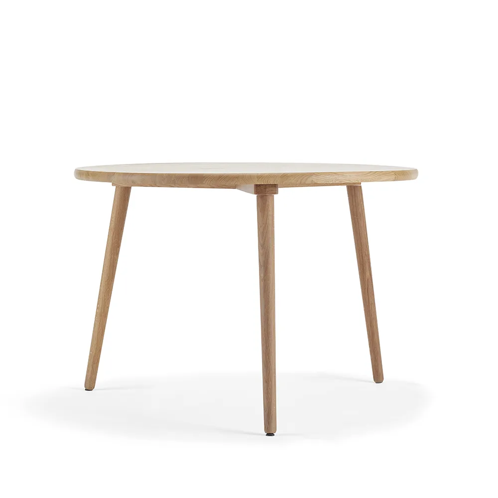 Miss Tailor round dining table, Oak natural oil. fixed disc Stolab