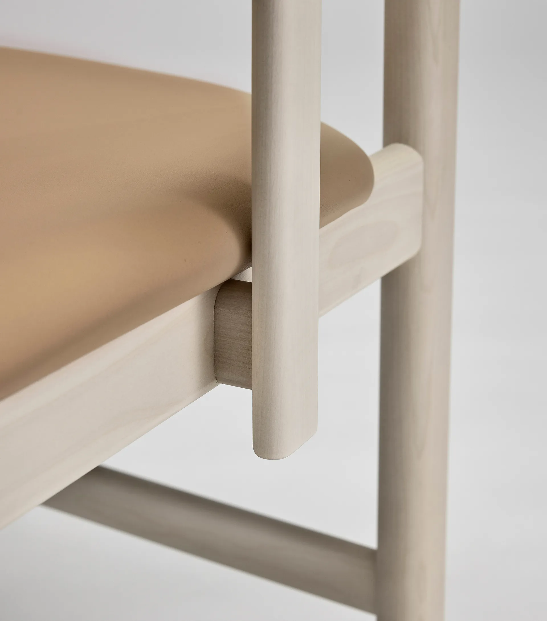 Pal armchair, Birch light matte lacquer-Elmosoft 22030 Stolab