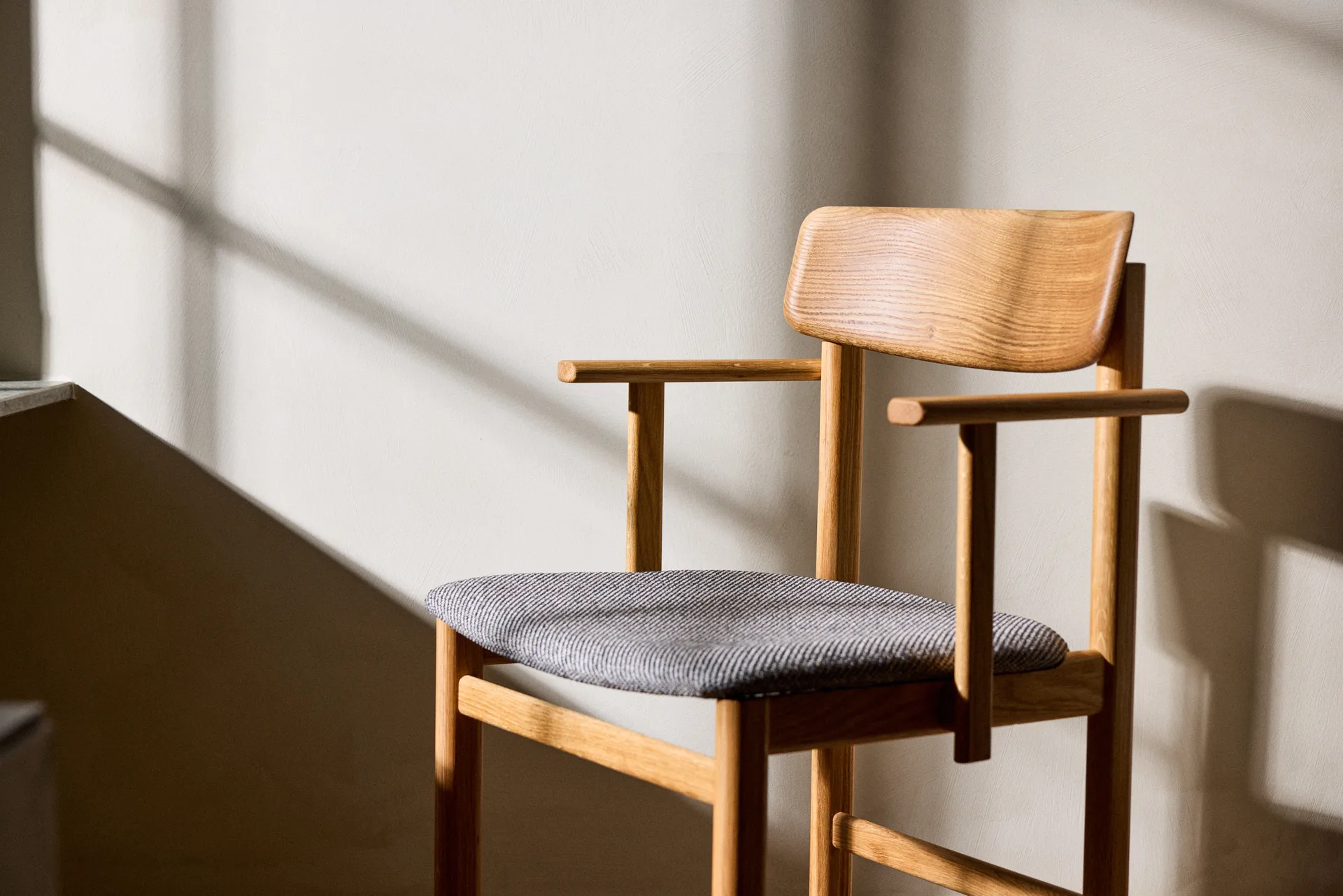 Pal armchair, Oak natural oil-Tornado V3576 Stolab