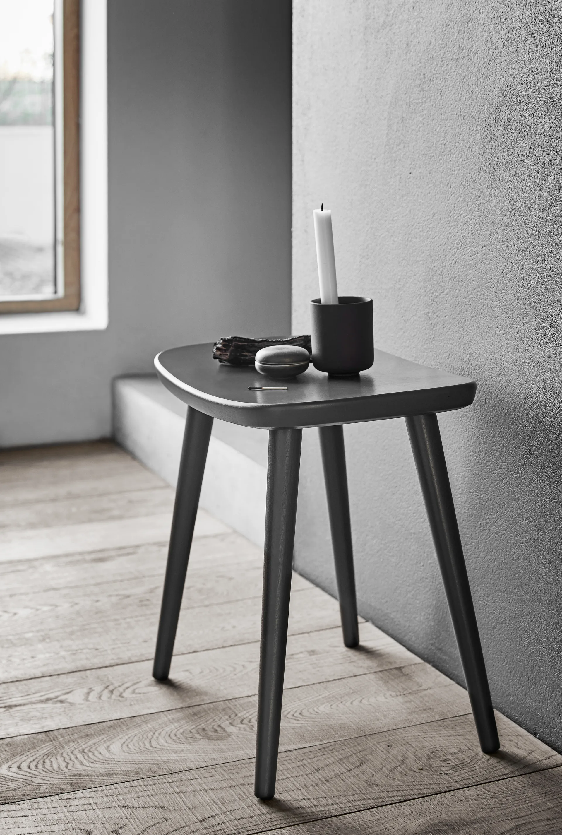 Palle stool, Dark grey Stolab