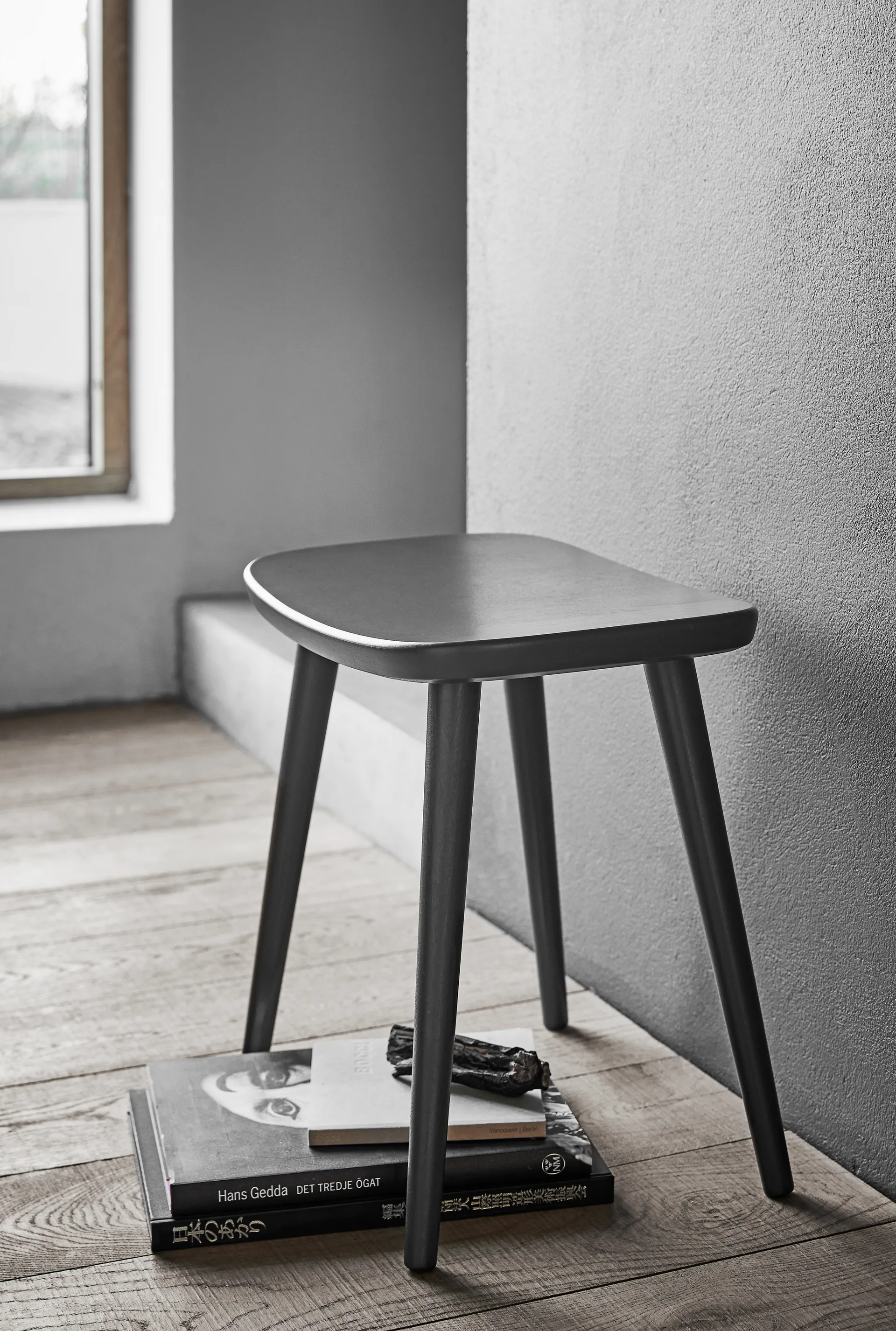 Palle stool, Dark grey Stolab