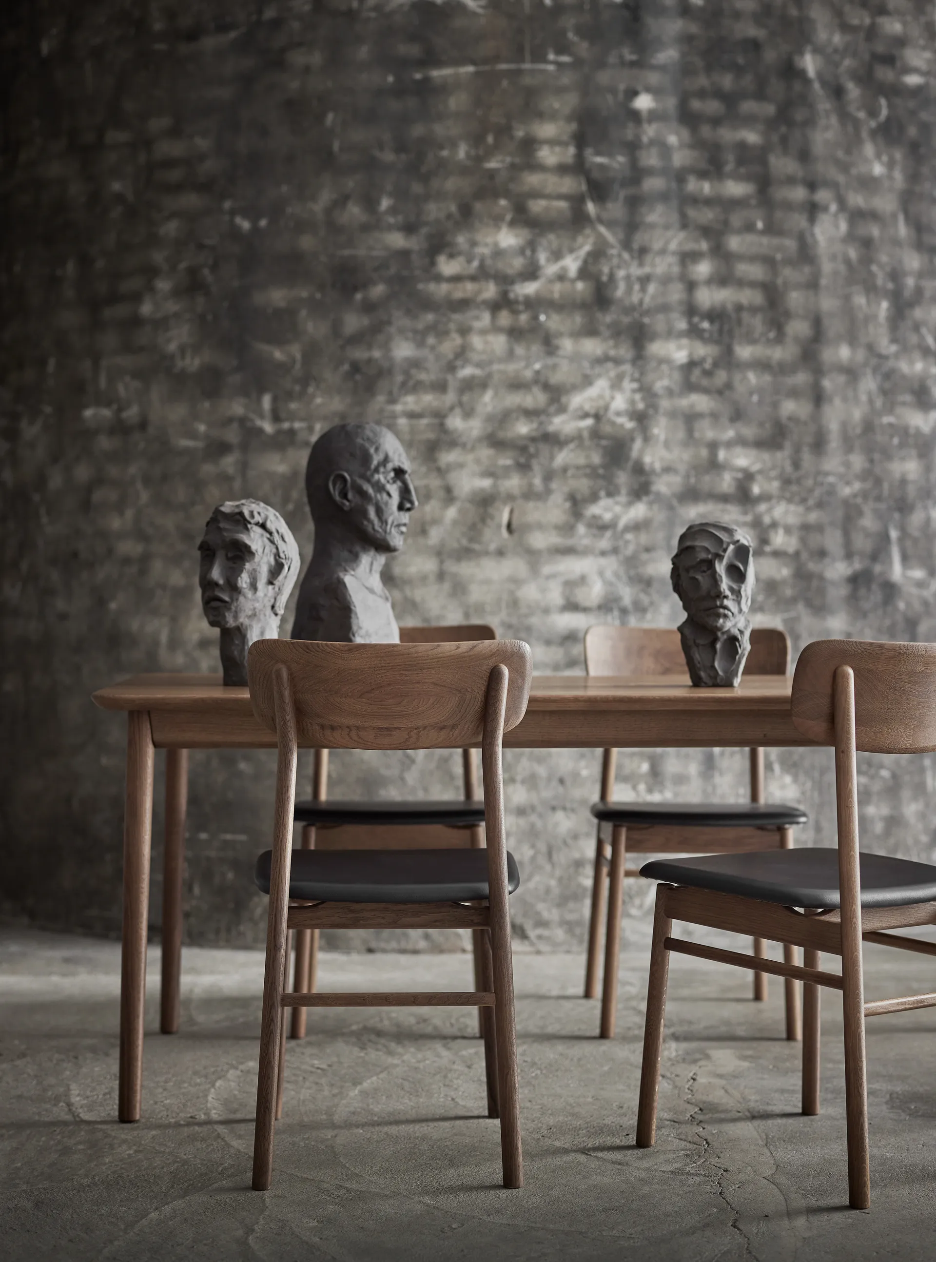 Prima Vista chair oak, Smoked oak-black leather Stolab