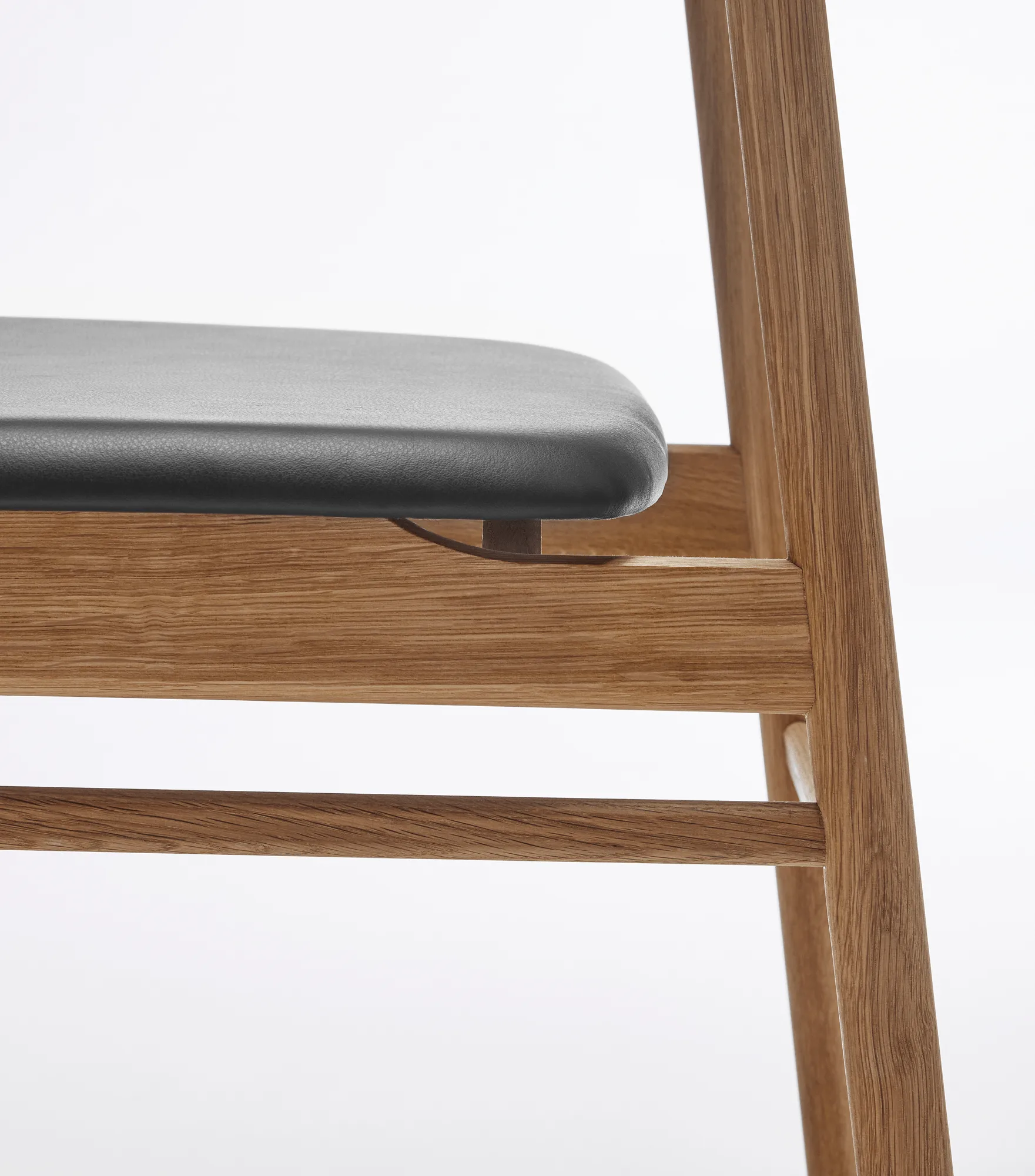 Prima Vista chair oiled oak, Leather Elmosoft 99001 black Stolab