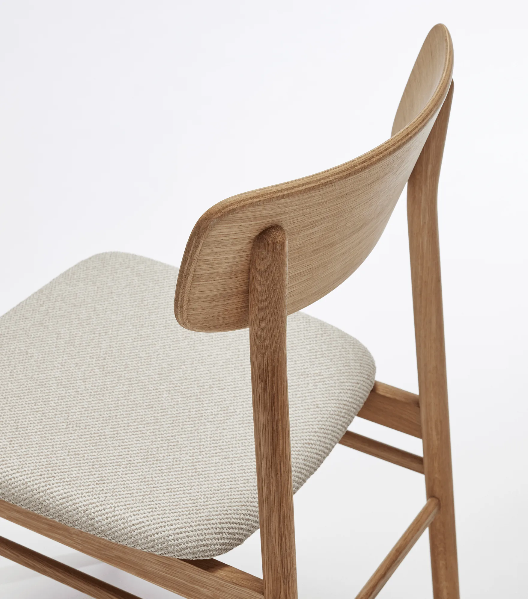 Prima Vista chair oiled oak, Textile Atto Driftwood V3576/01 grey Stolab