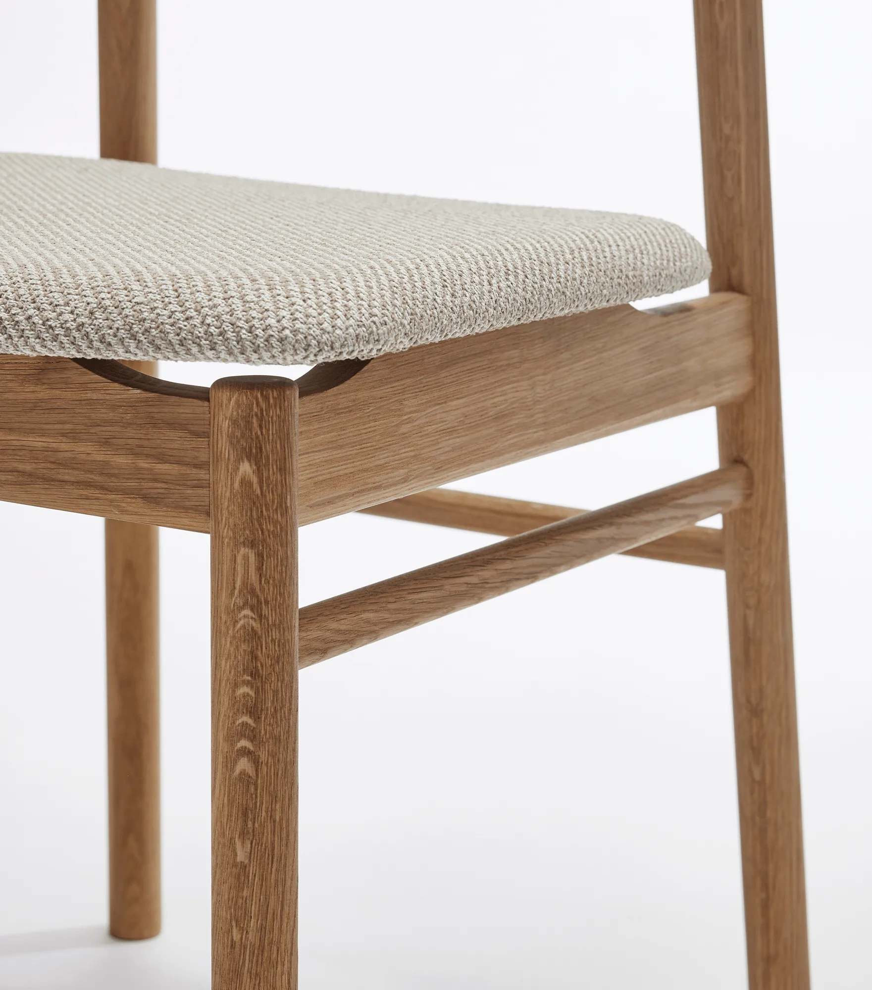 Prima Vista chair oiled oak, Textile Atto Driftwood V3576/01 grey Stolab