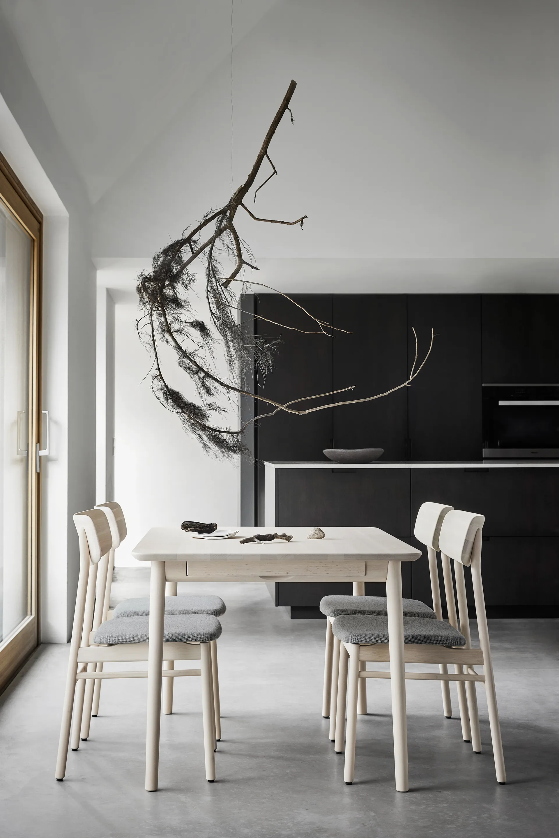 Prima Vista chair white-oiled birch, Textile hallingdal 65-130 grey Stolab