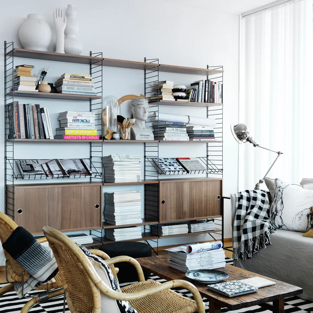 String magazine shelf wire, Black String