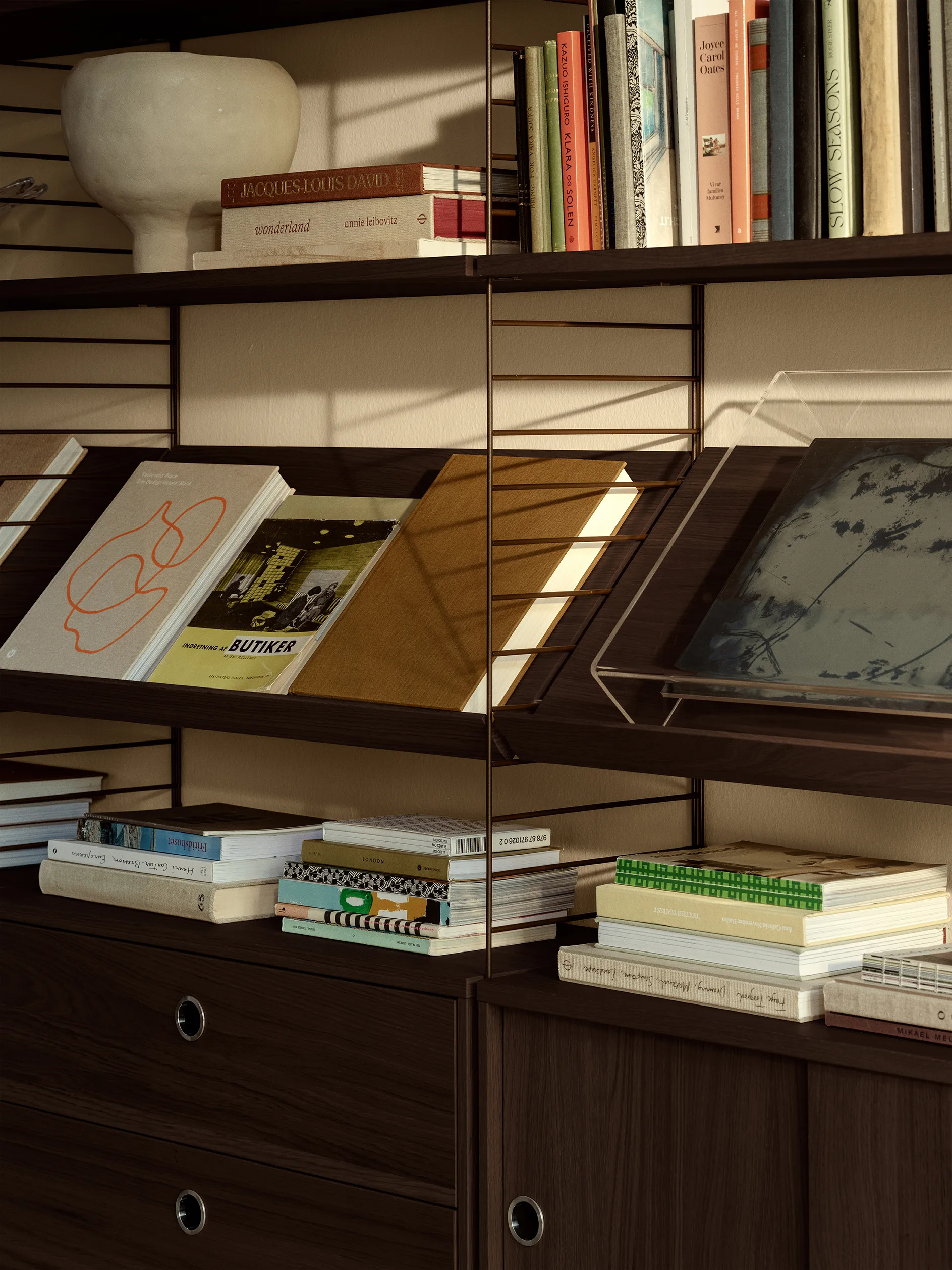 String magazine shelf wood, Dark oak, 58x30 cm String