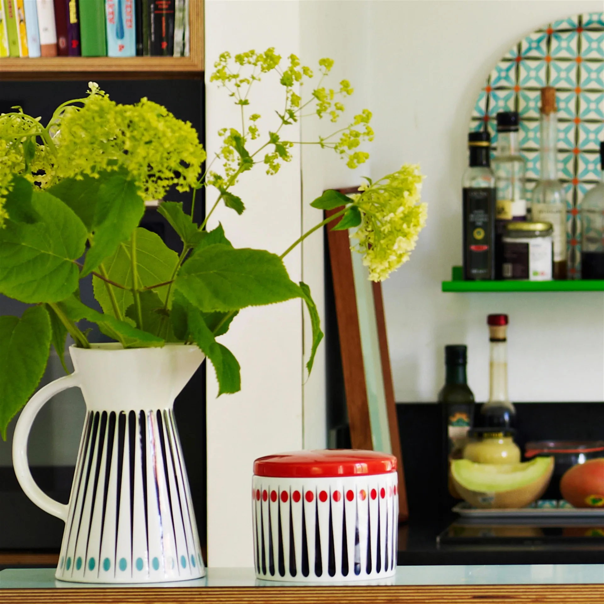 Amanda jug, white-aqua Superliving