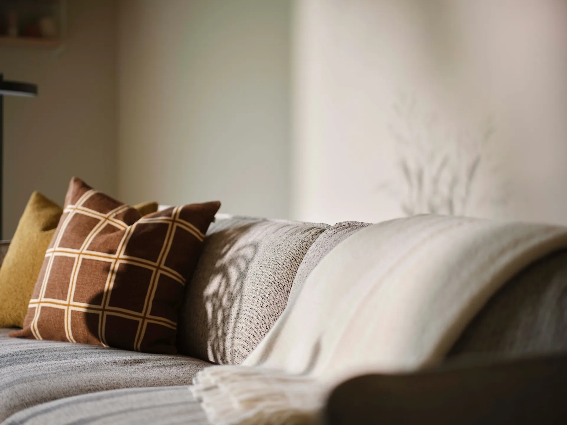 Continental sofa, Sealife Dark beige/white-nutmeg Swedese