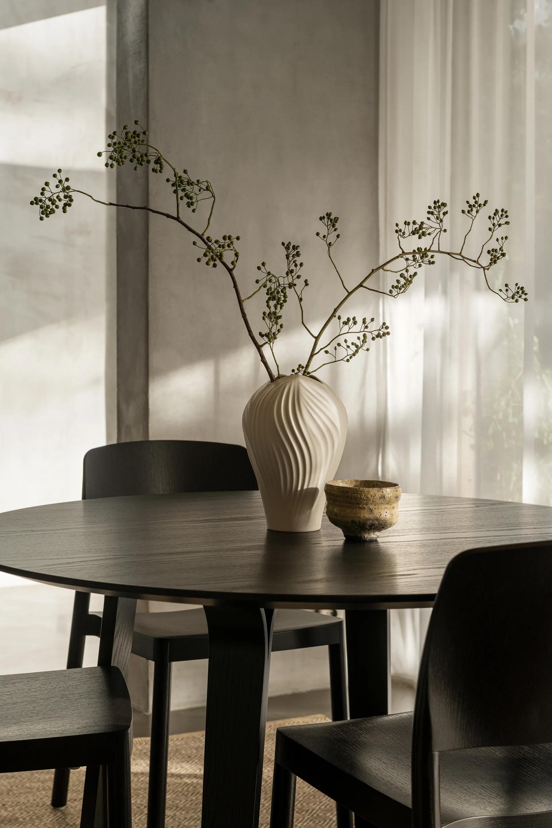 Divido table Ø120 cm, Ash black glazed Swedese