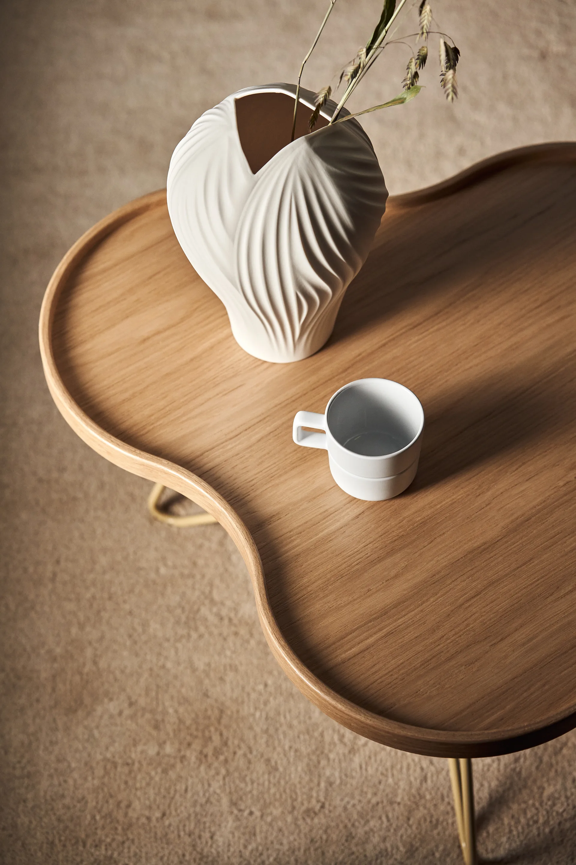Flower mono table 84x90 cm, H39 cm Oak laquered Swedese