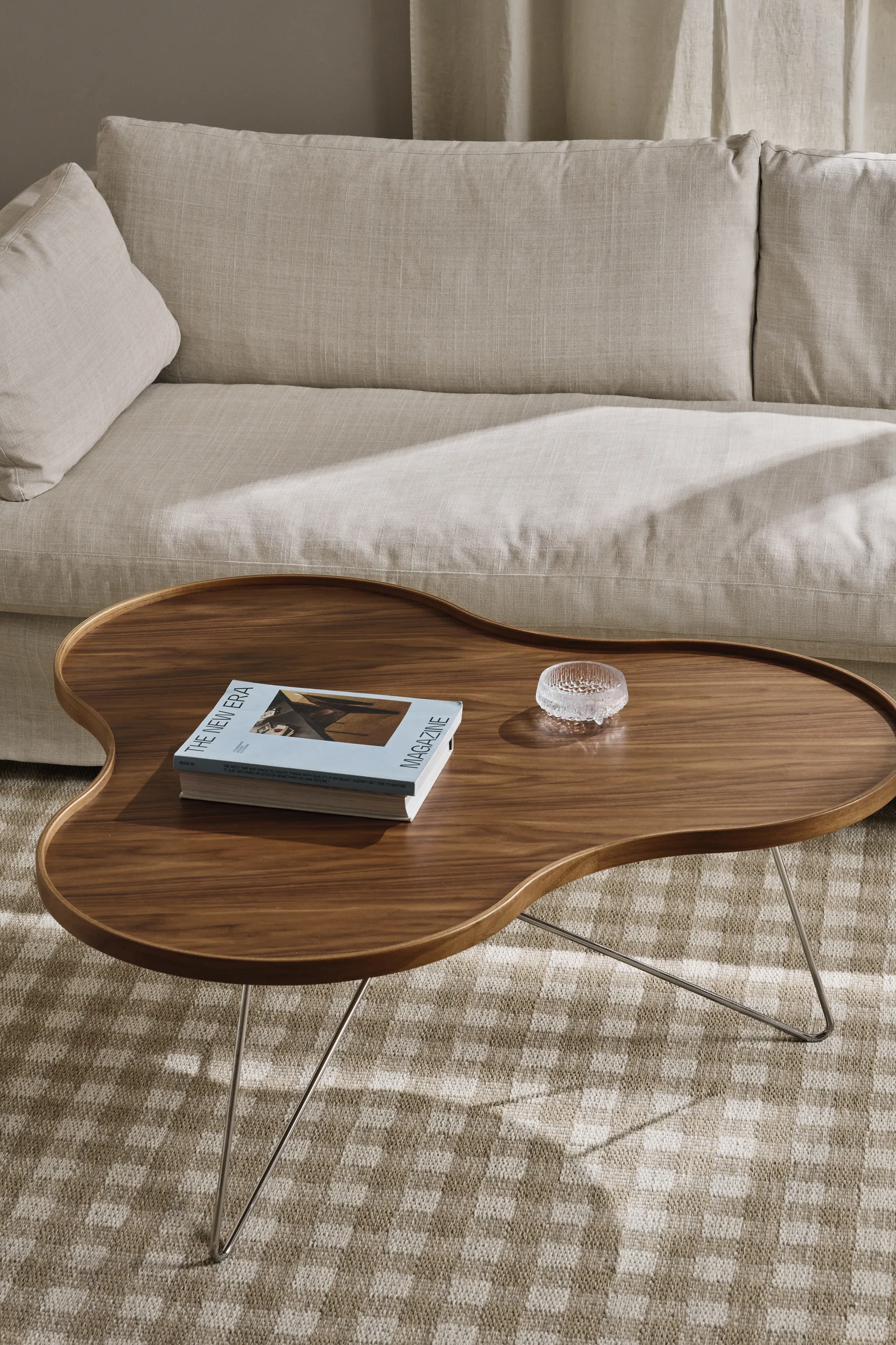 Flower mono table Special Edition 107x114 cm, H45 cm-lacquered walnut-chromed steel Swedese