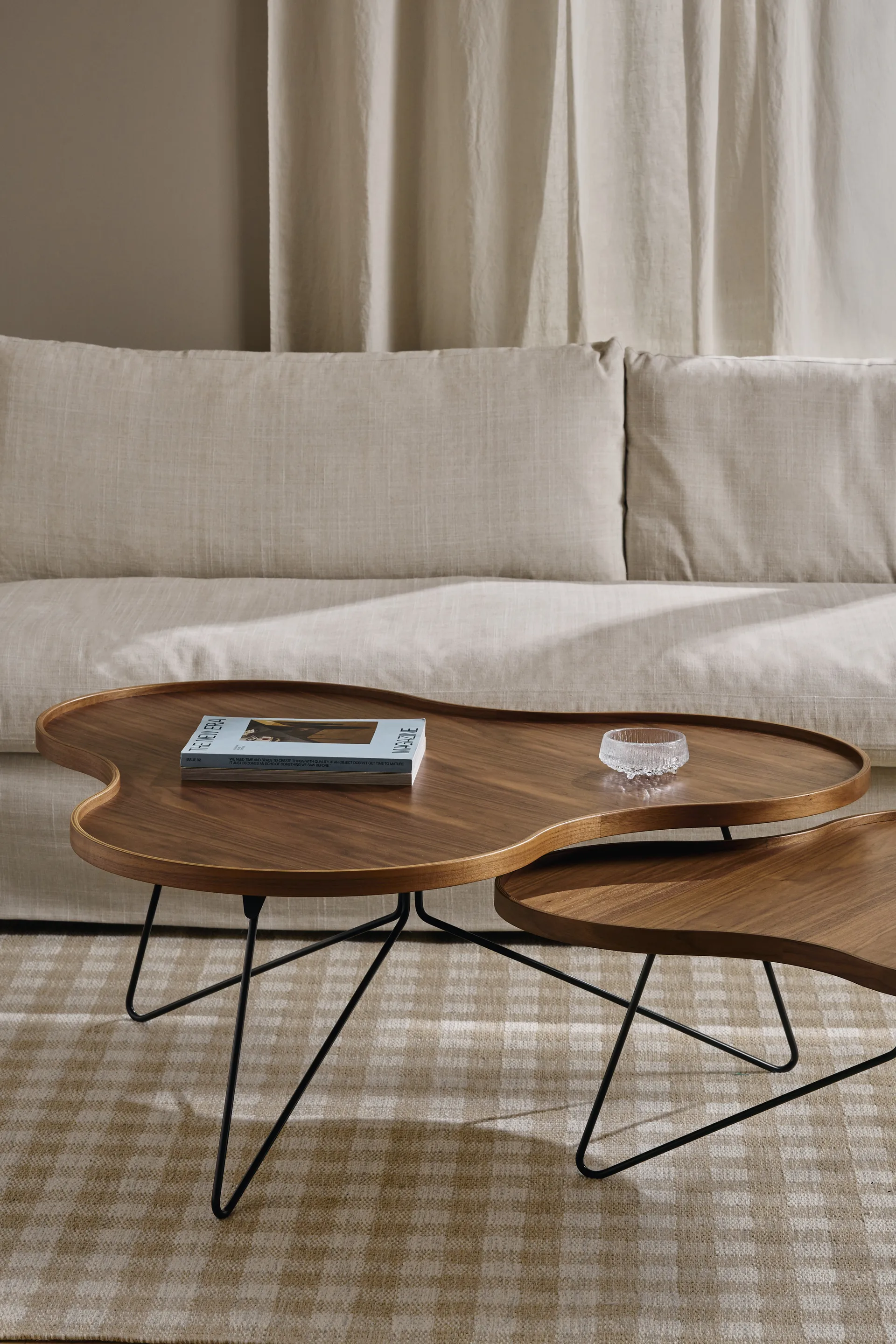 Flower mono table Special Edition 62x66 cm, H39 cm-lacquered walnut-black lacquered steel Swedese