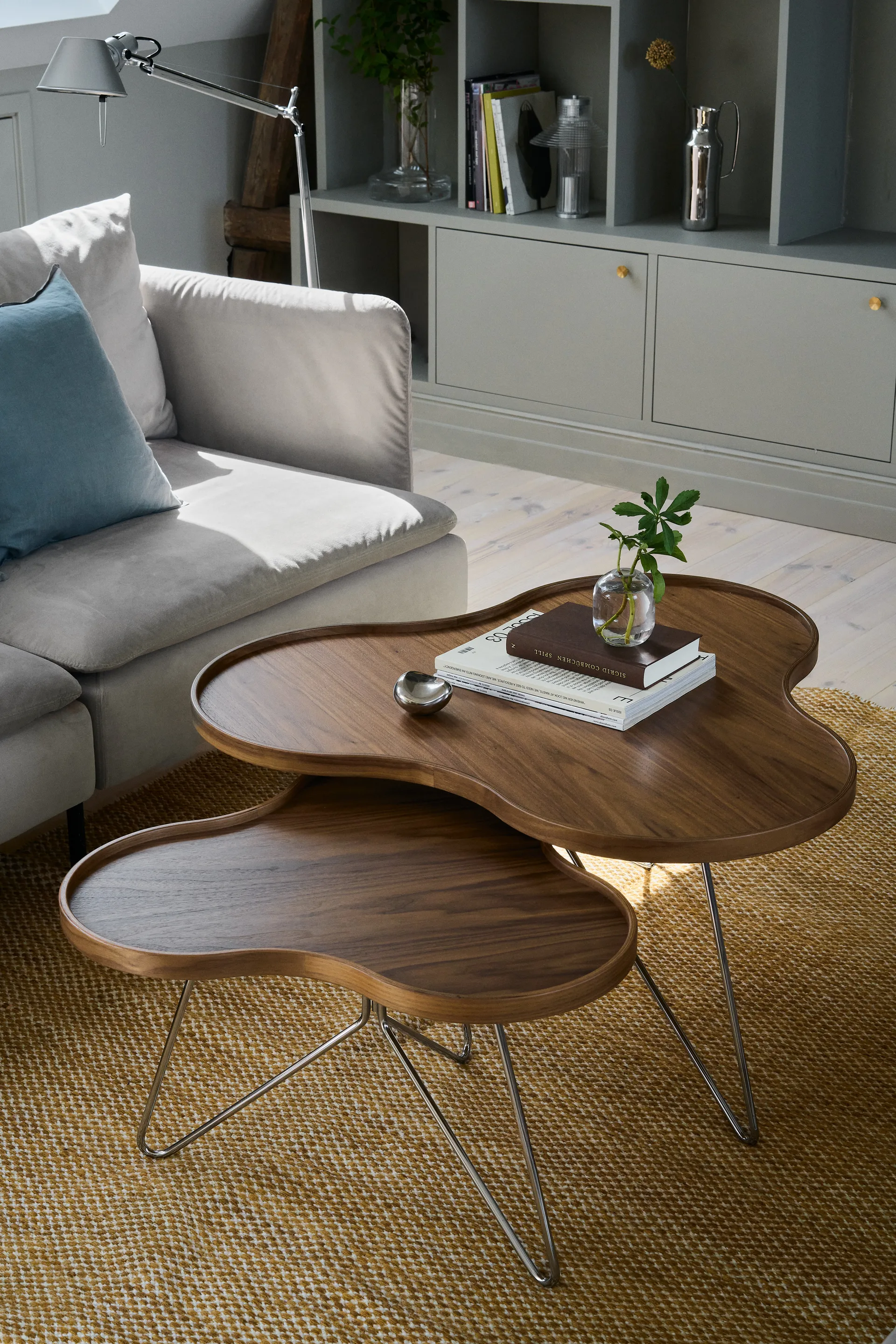 Flower mono table Special Edition 62x66 cm, H39 cm-lacquered walnut-chromed steel Swedese