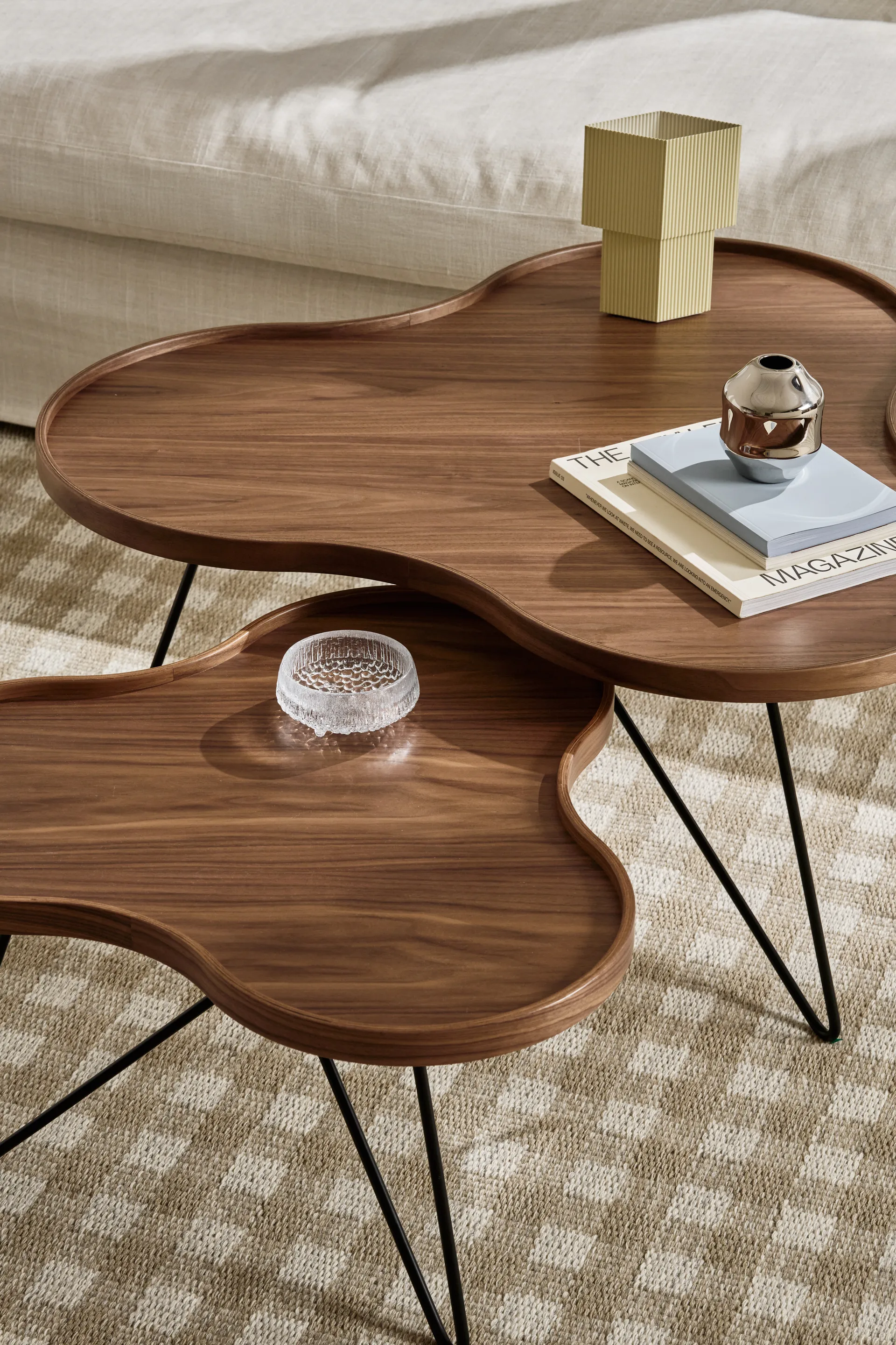 Flower mono table Special Edition 84x90 cm, H45 cm-lacquered walnut-black lacquered steel Swedese