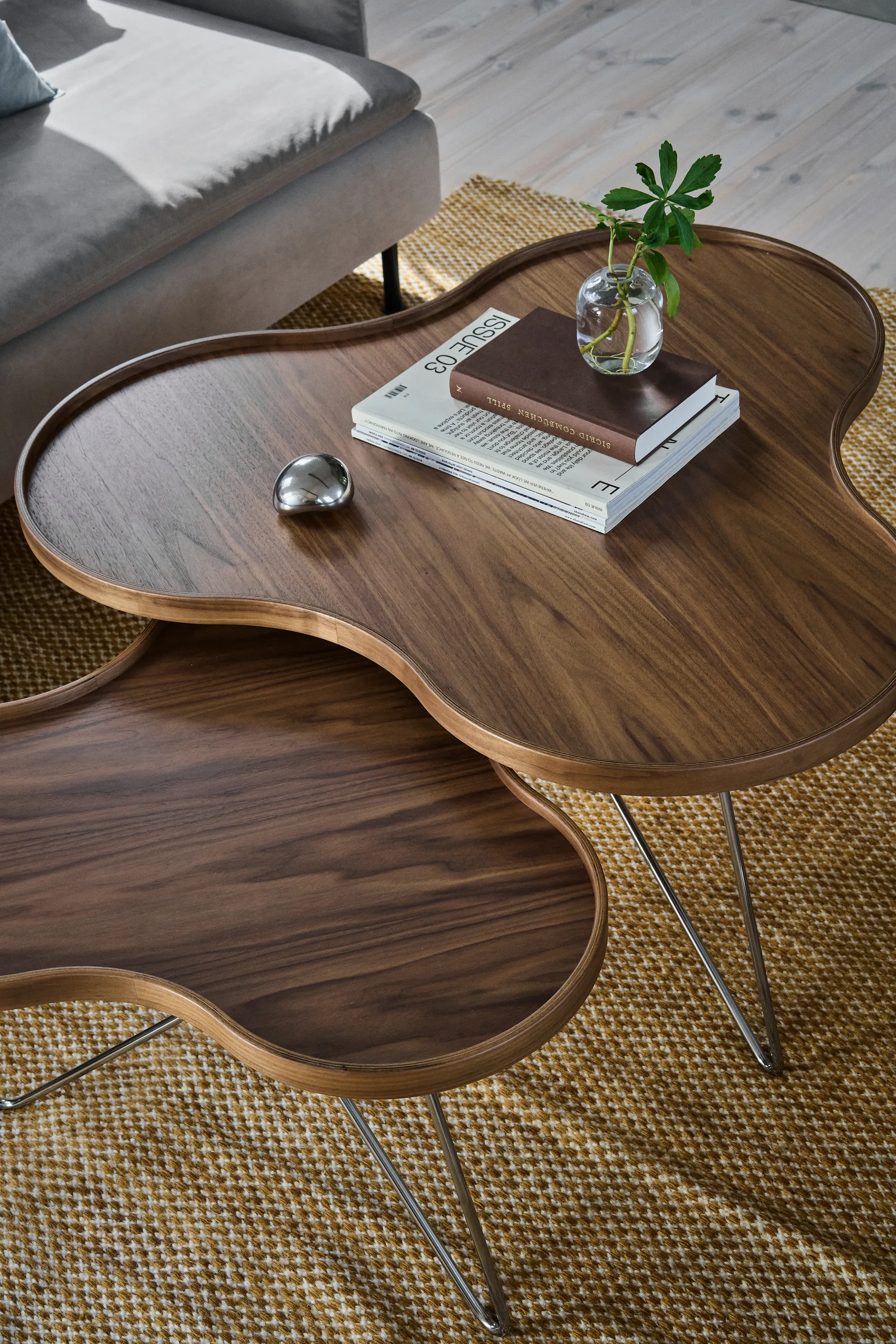 Flower mono table Special Edition 84x90 cm, H45 cm-lacquered walnut-chromed steel Swedese