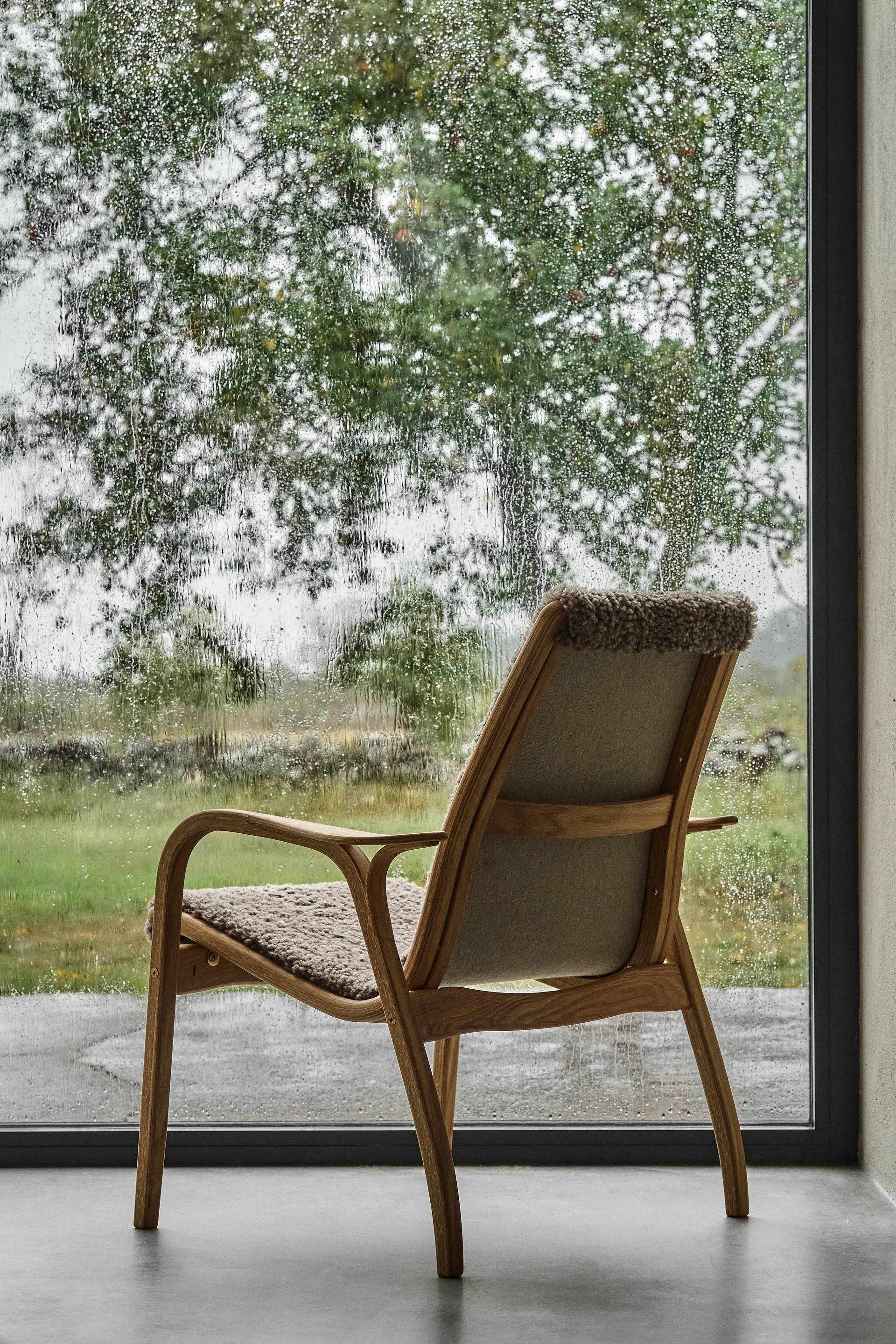 Laminett arm chair oiled oak/sheep skin, Sahara (nougat brown) Swedese