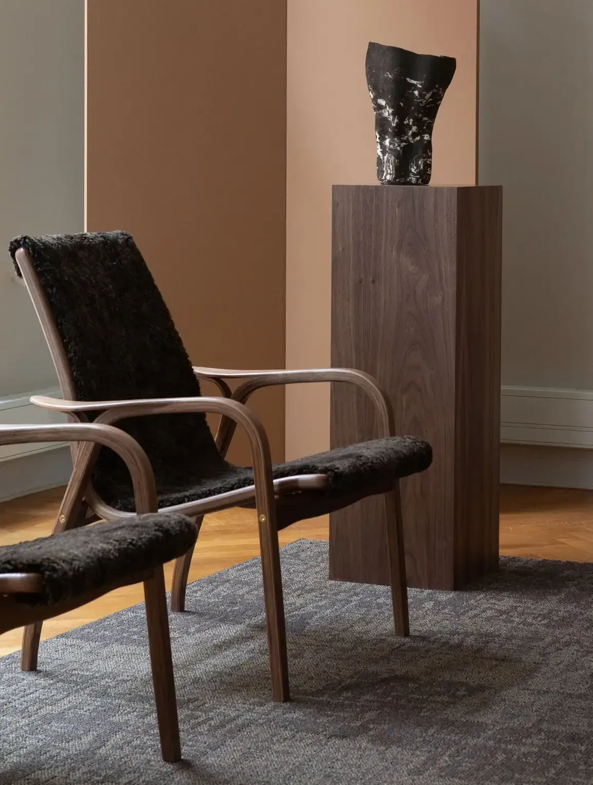 Laminett armchair, Sheepskin Moonlight-lacquered walnut Swedese