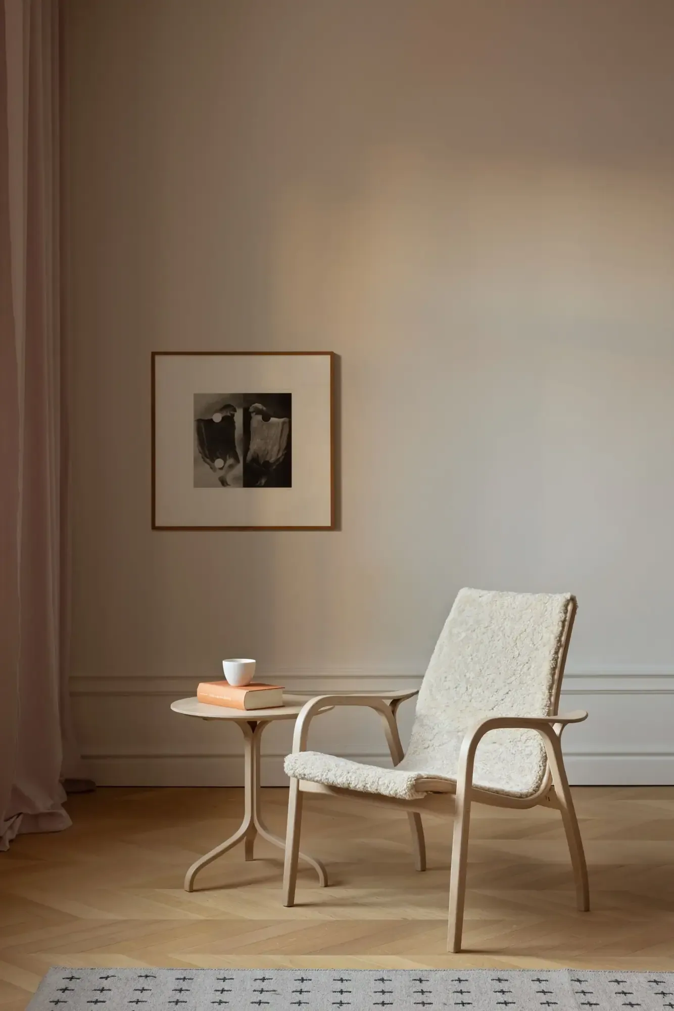 Laminett armchair, Sheepskin Sahara-lacquered beech Swedese