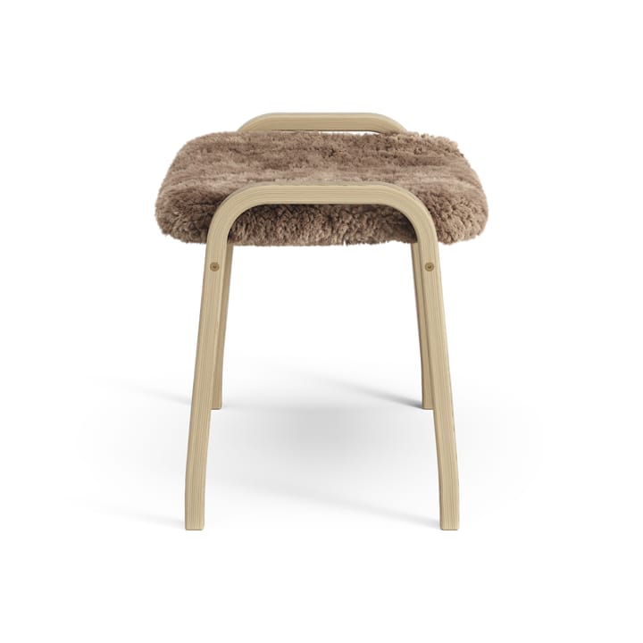 Lamini children's foot stool laquered oak/sheep skin - Sahara (nougat brown) - Swedese