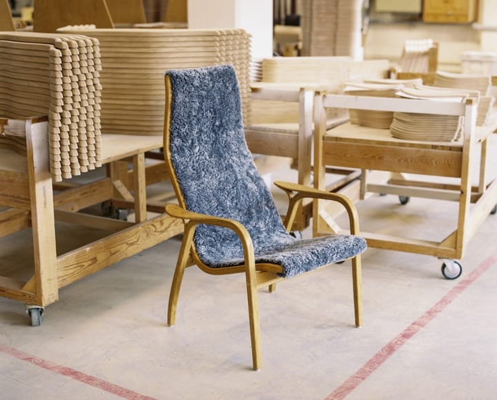 Lamino arm chair laquered beech/sheep skin, Charcoal (dark grey) Swedese