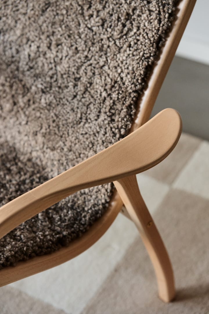 Lamino arm chair laquered beech/sheep skin - Sahara (nougat brown) - Swedese