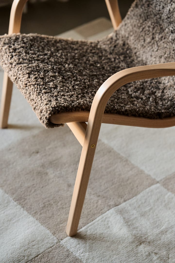 Lamino arm chair laquered beech/sheep skin - Sahara (nougat brown) - Swedese