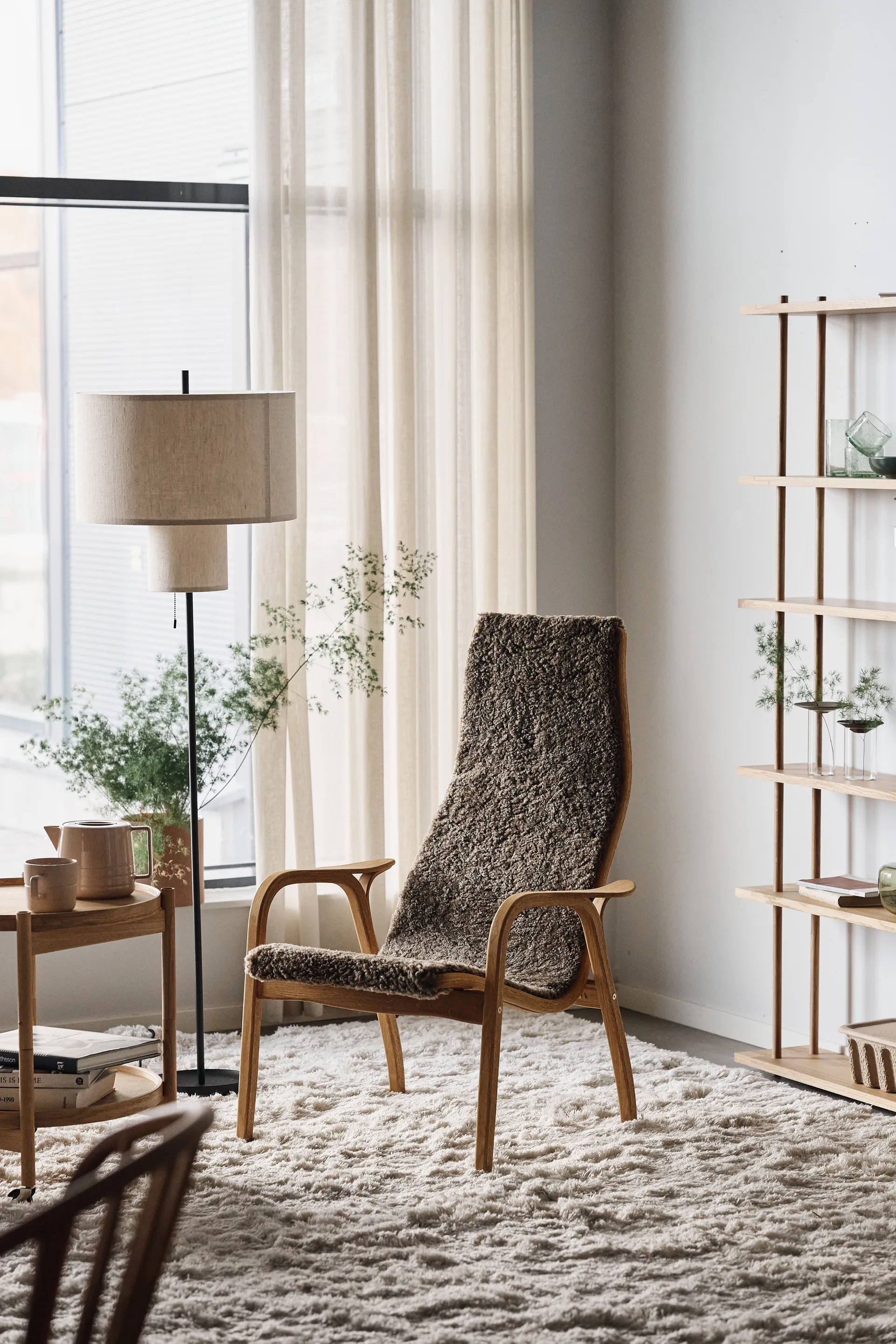 Lamino arm chair oiled oak/sheep skin, Sahara (nougat brown) Swedese